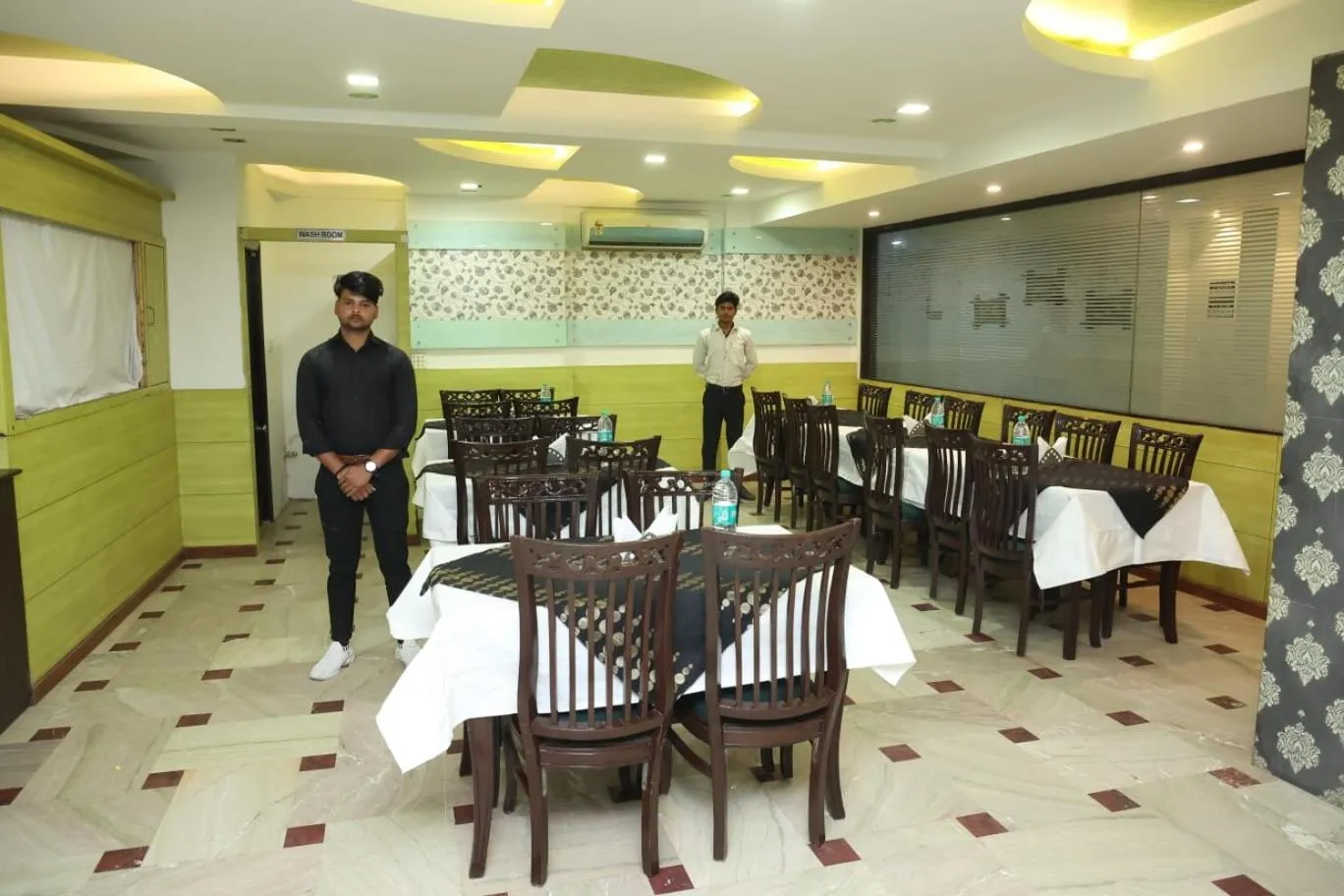 Restaurant/places to eat in Hotel Panna Paradise