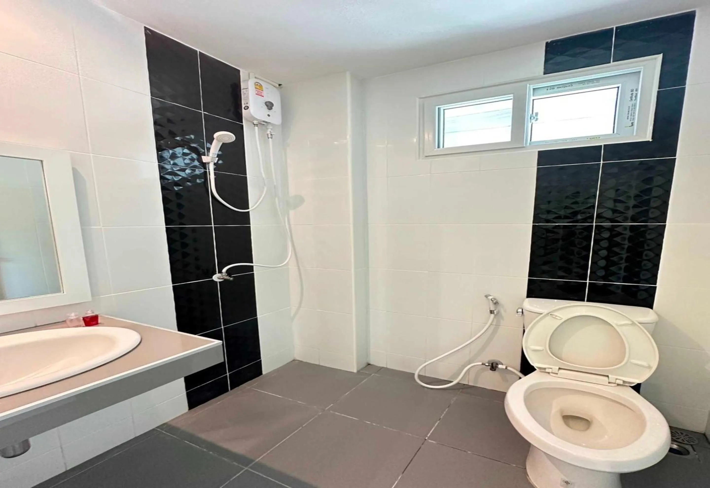 Bathroom in OYO 75492 Carpe Diem Homestay