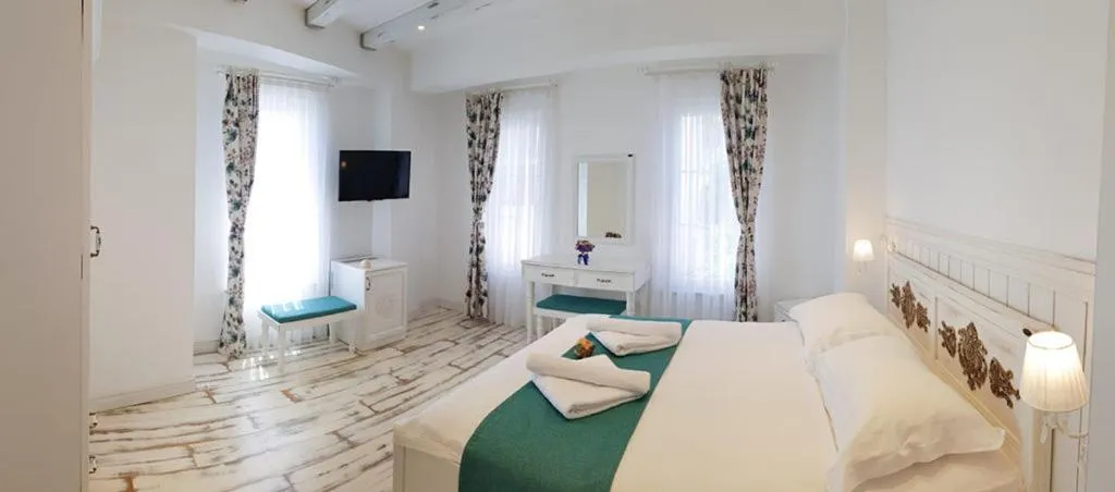 Bed in Bozcaada Fresh Otel