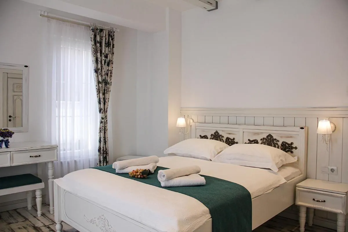 Bed in Bozcaada Fresh Otel