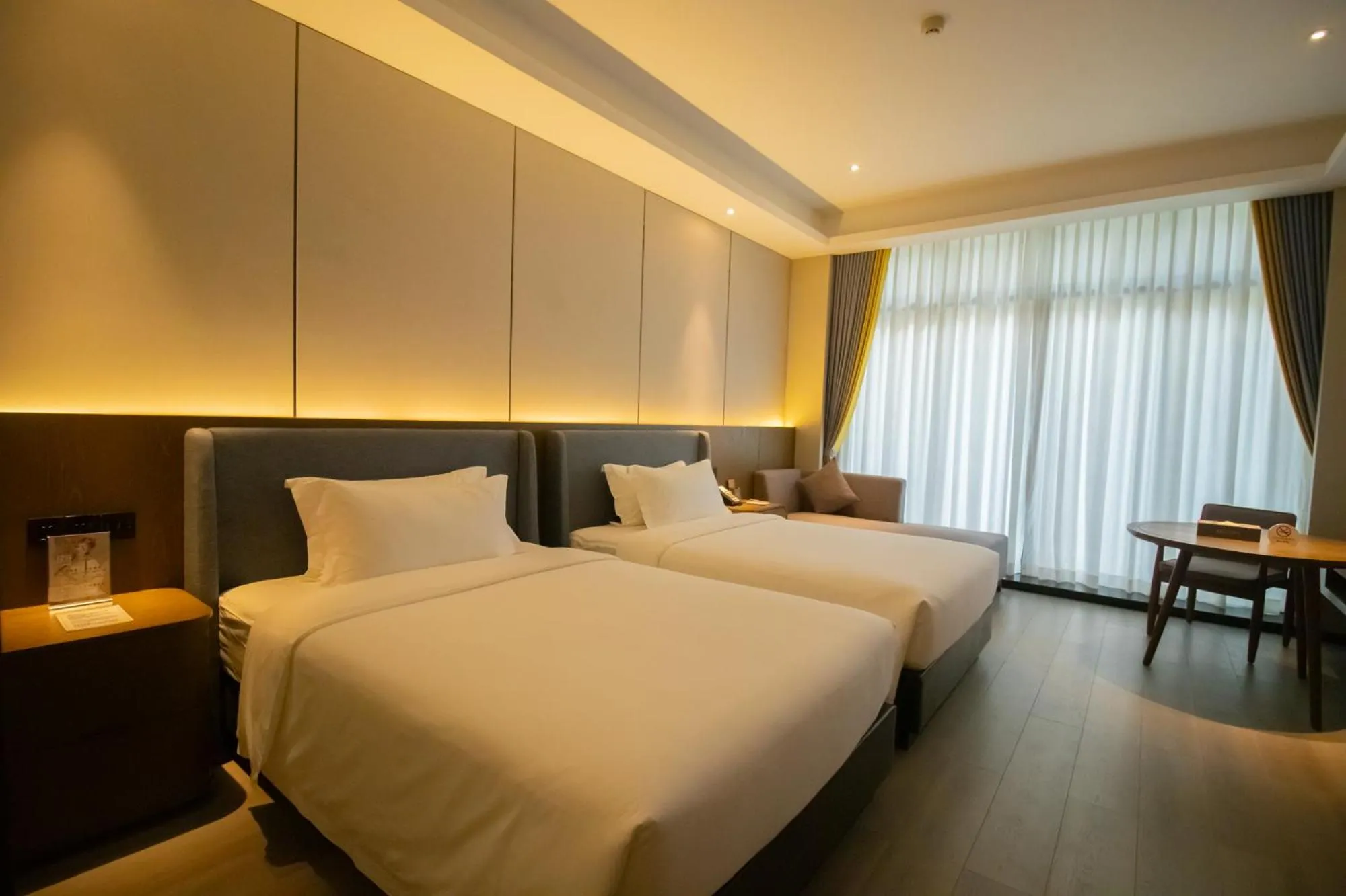 Bed in DongHu Resort Hotel