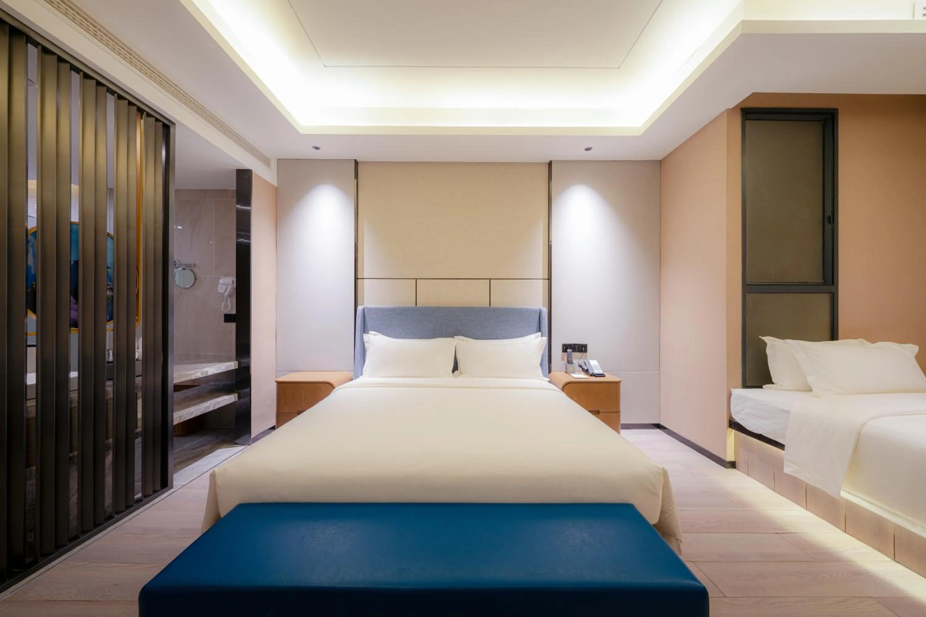 Bed in DongHu Resort Hotel