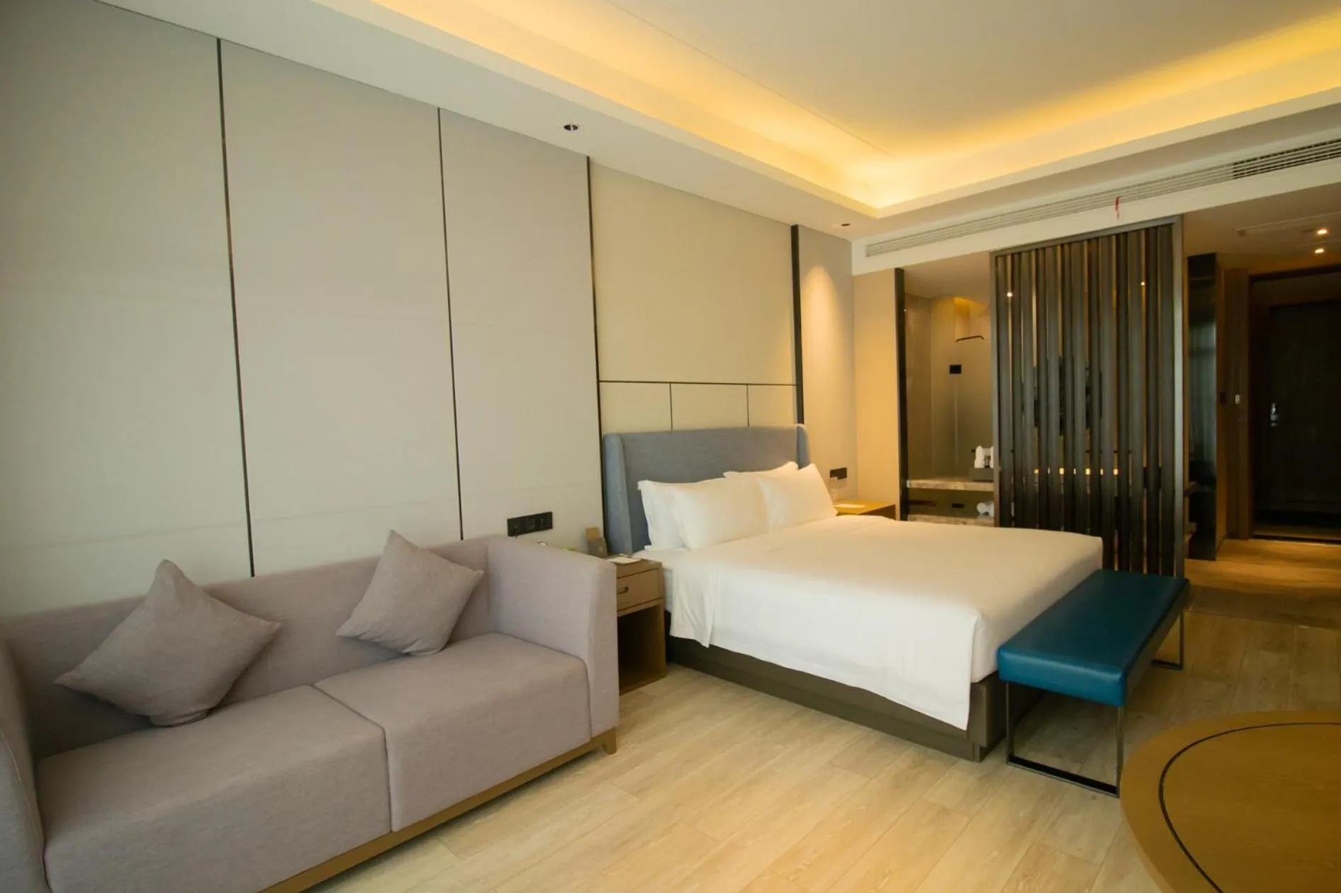 Photo of the whole room, Bed in DongHu Resort Hotel