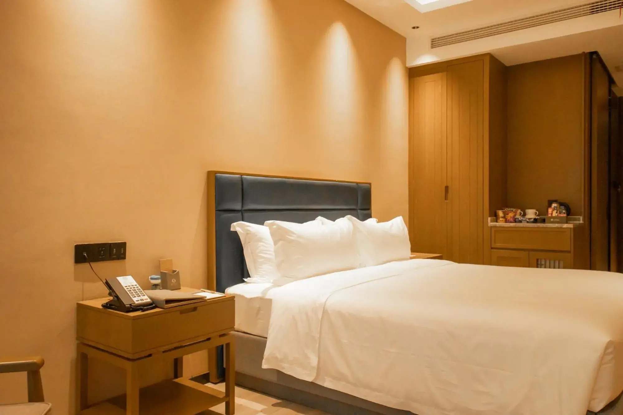 Standard King Room in DongHu Resort Hotel Standard King Room in DongHu Resort Hotel