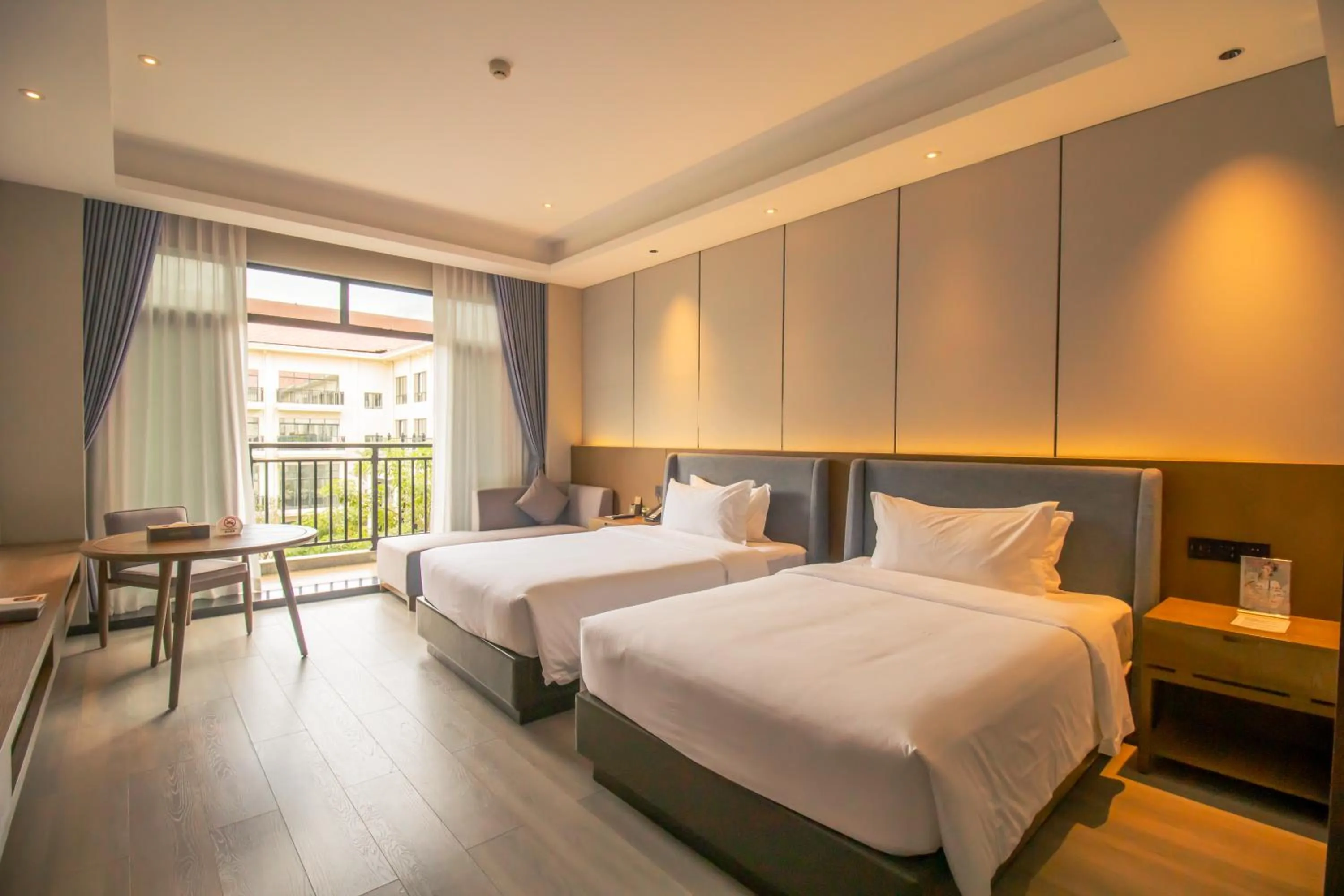 Twin Room with Pool View in DongHu Resort Hotel