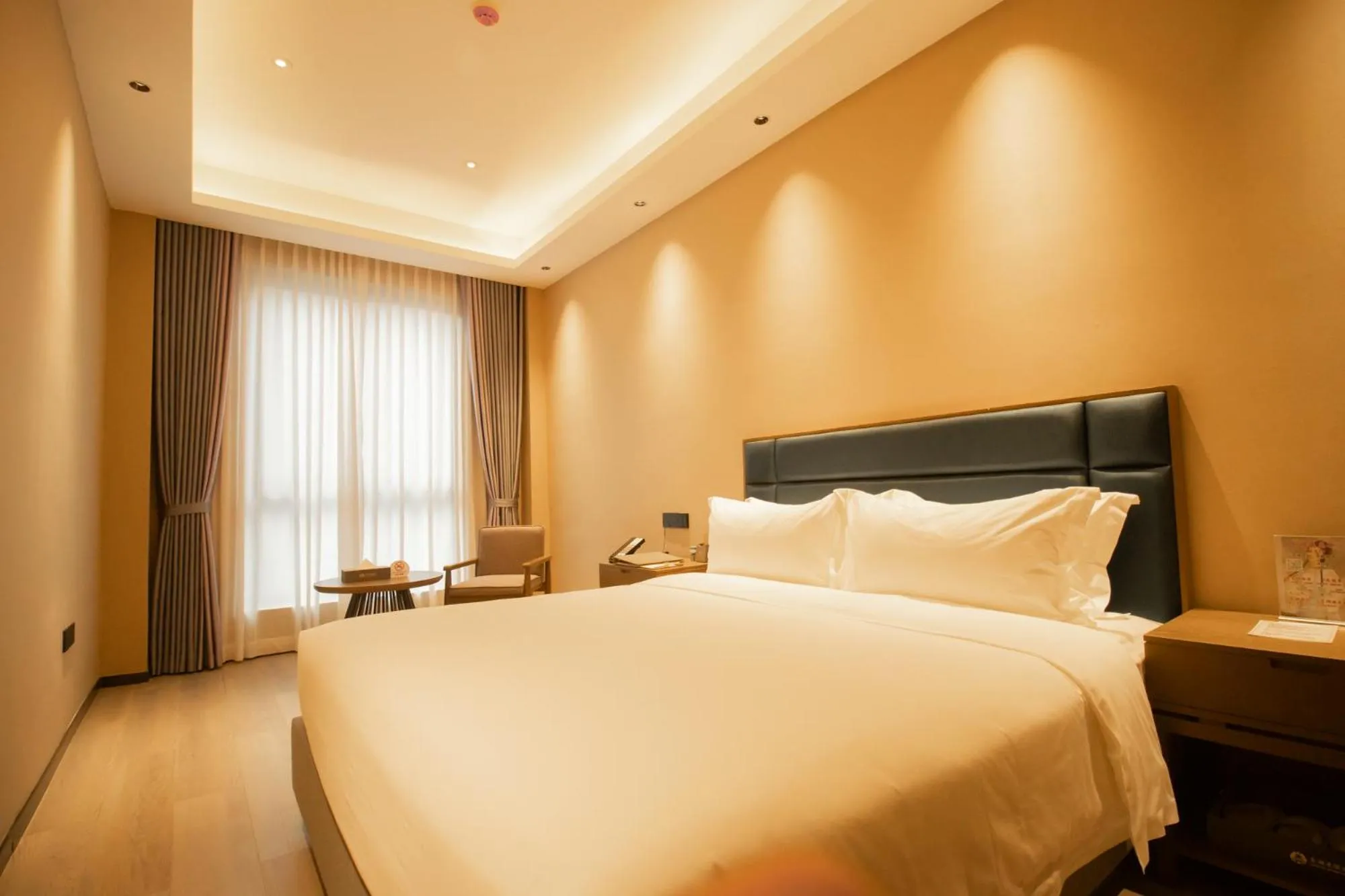 Bed in DongHu Resort Hotel