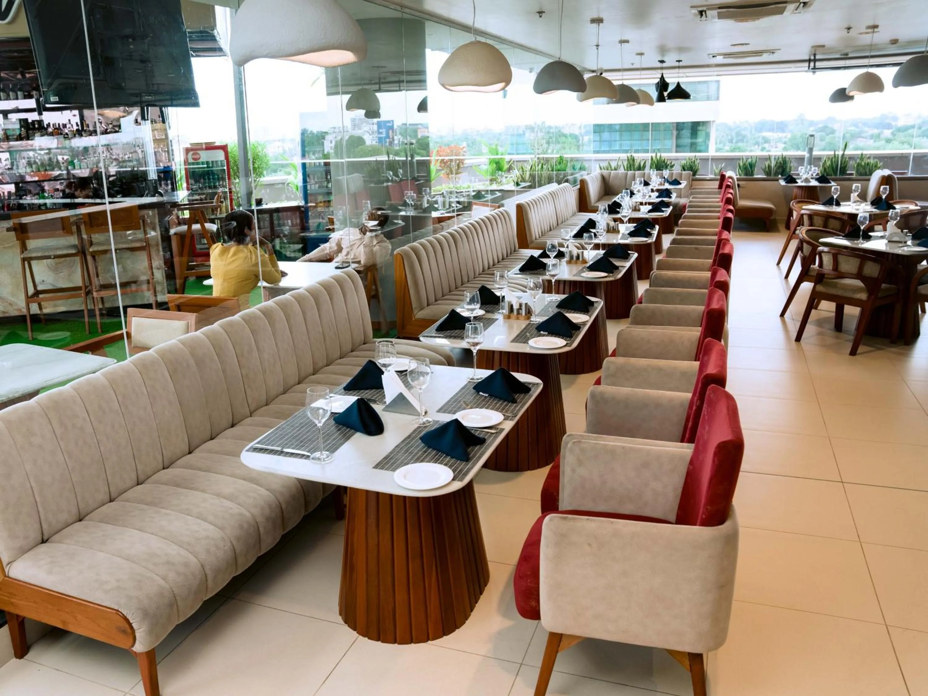 Restaurant/places to eat in Kingjada Hotels & Apartments