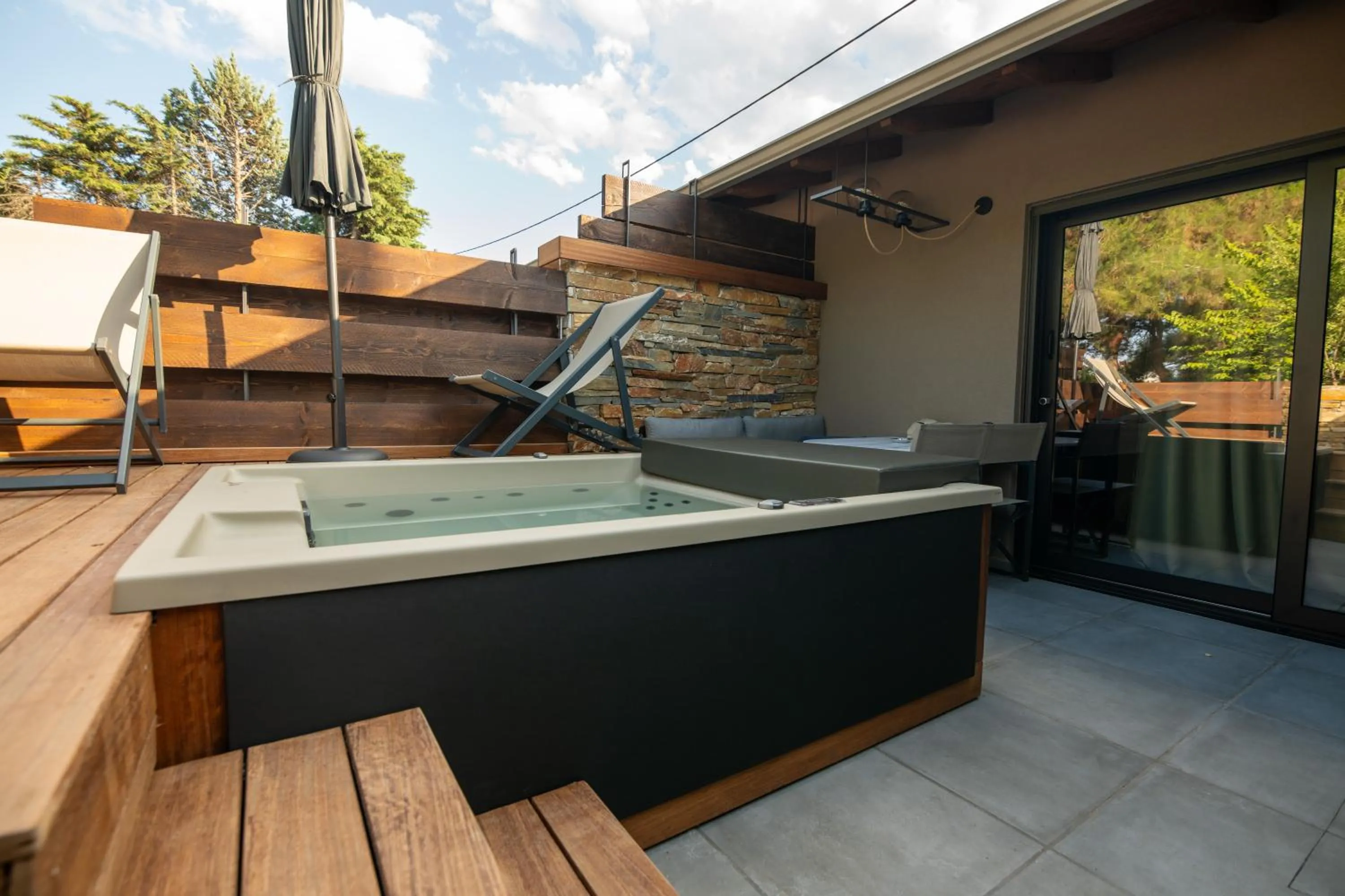 Sylvia Camping & Luxury Suites, Panel Hospitality Homes & Villas