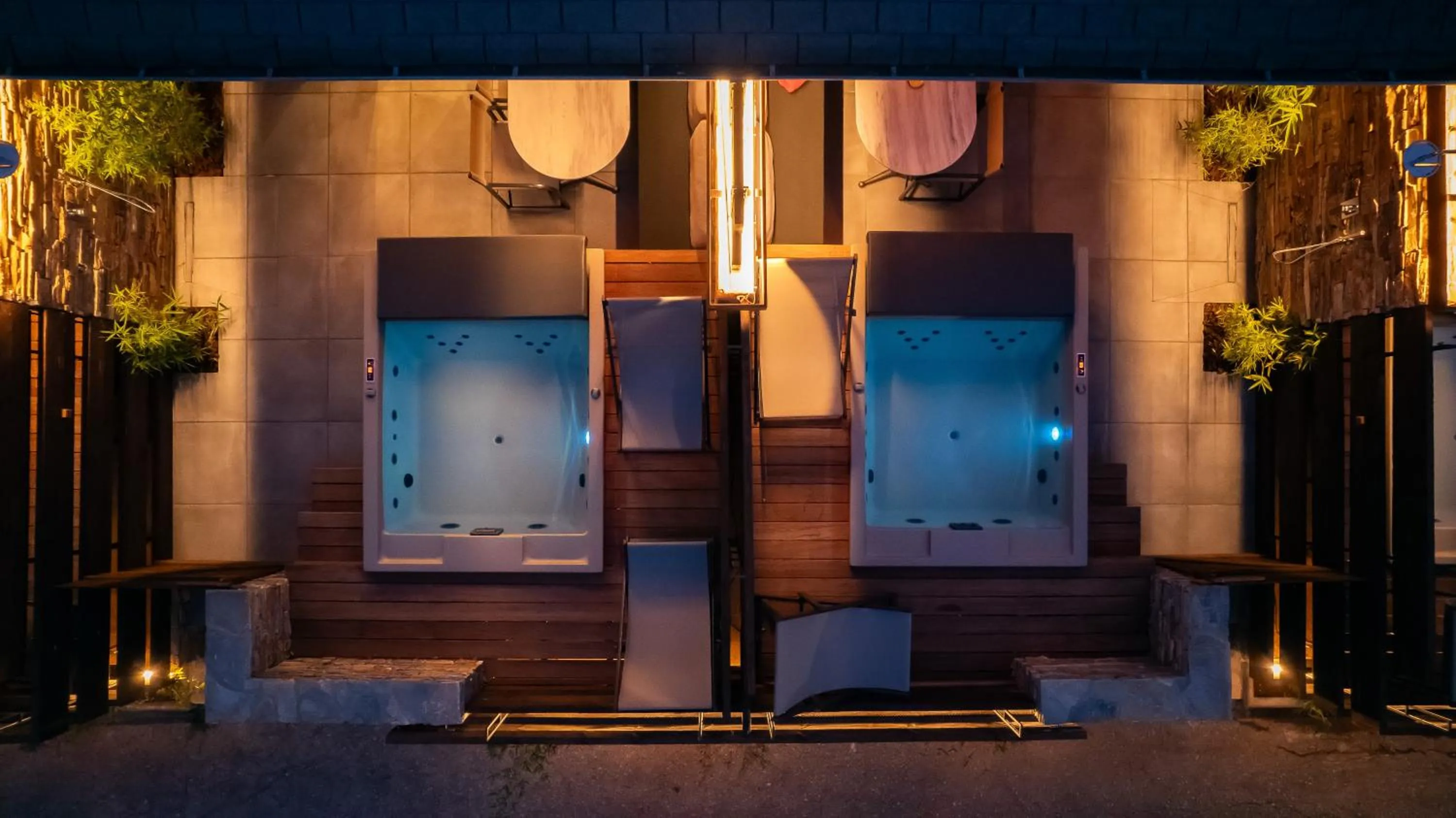 Bath in Sylvia Camping & Luxury Suites, Panel Hospitality Homes & Villas