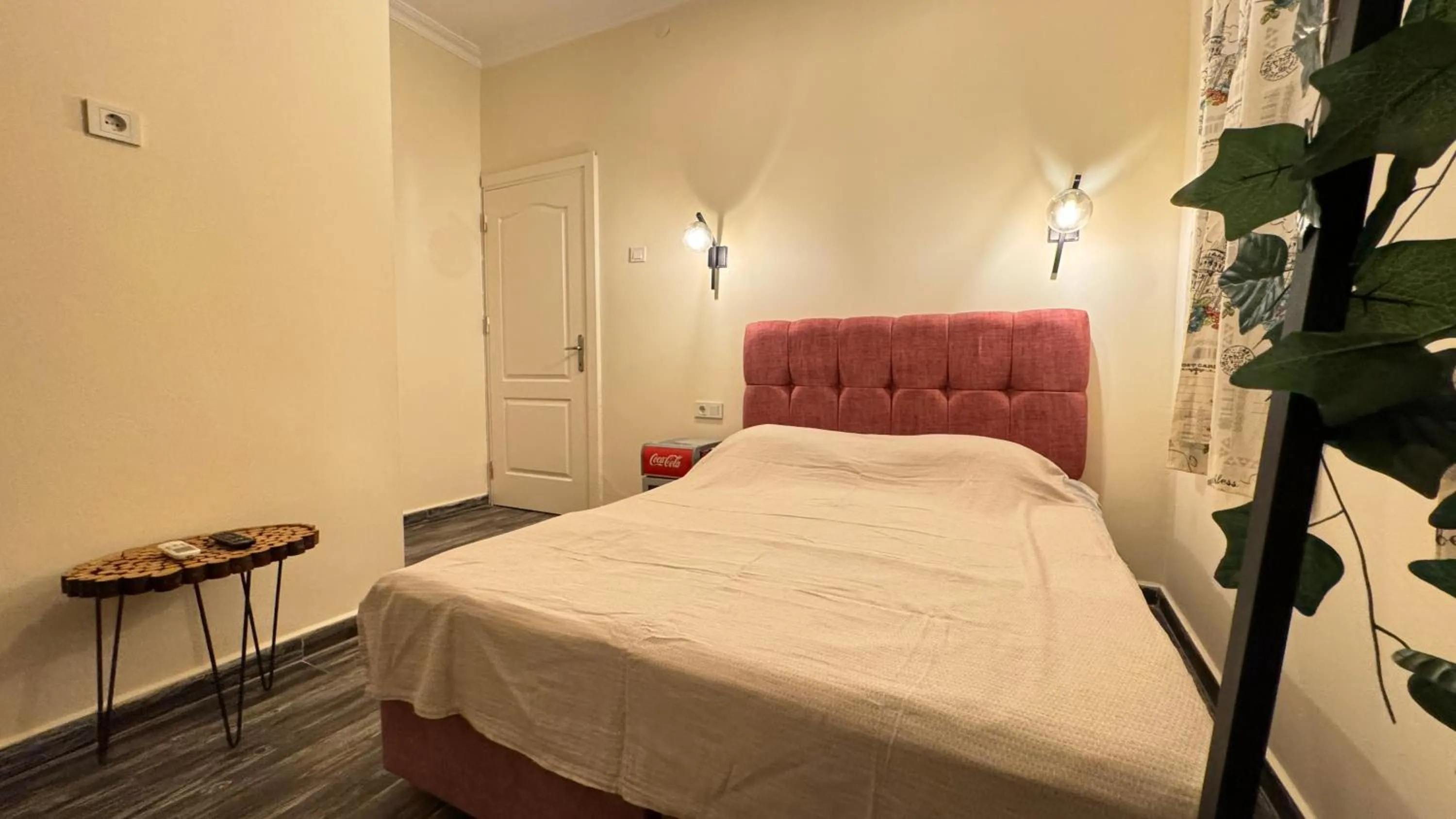 Bed in Callisto Pub & Kitchen & Hotel