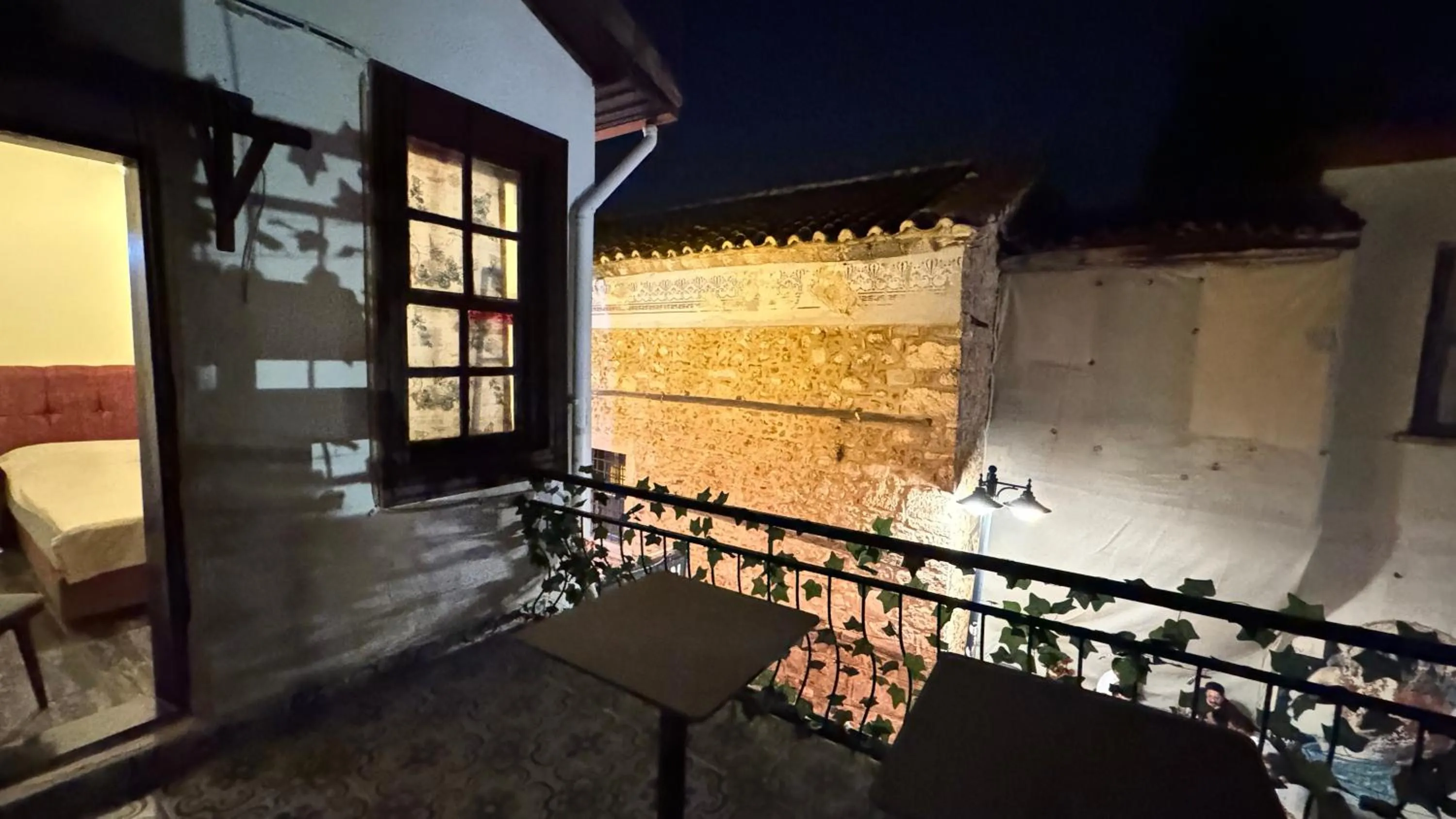 Callisto Pub & Kitchen & Hotel