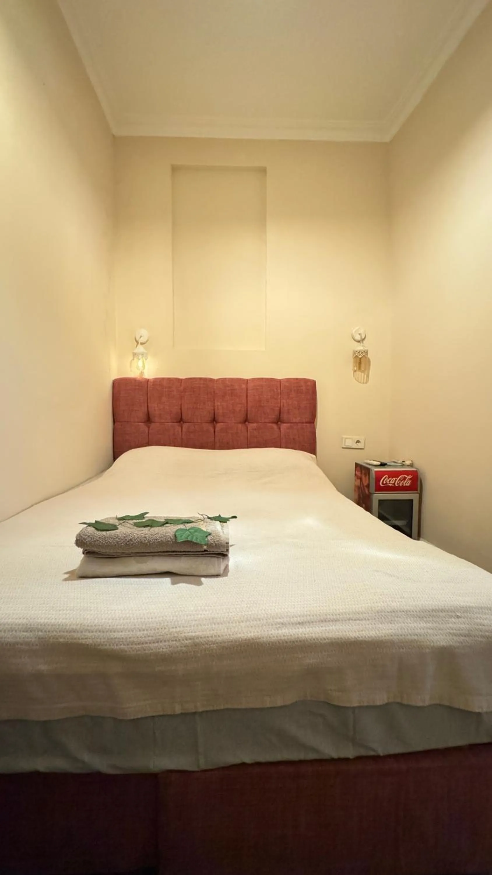 Bed in Callisto Pub & Kitchen & Hotel