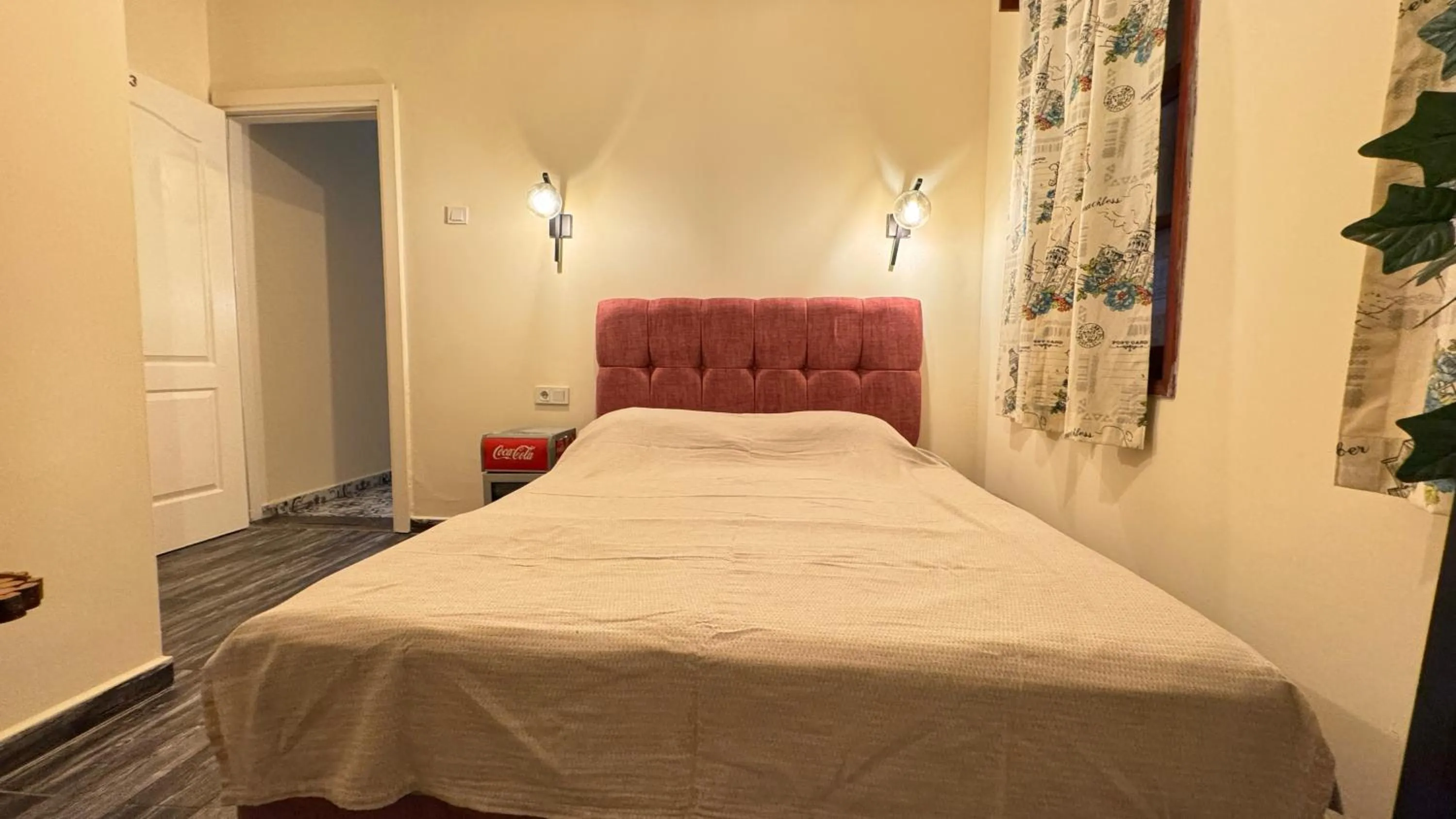 Bed in Callisto Pub & Kitchen & Hotel