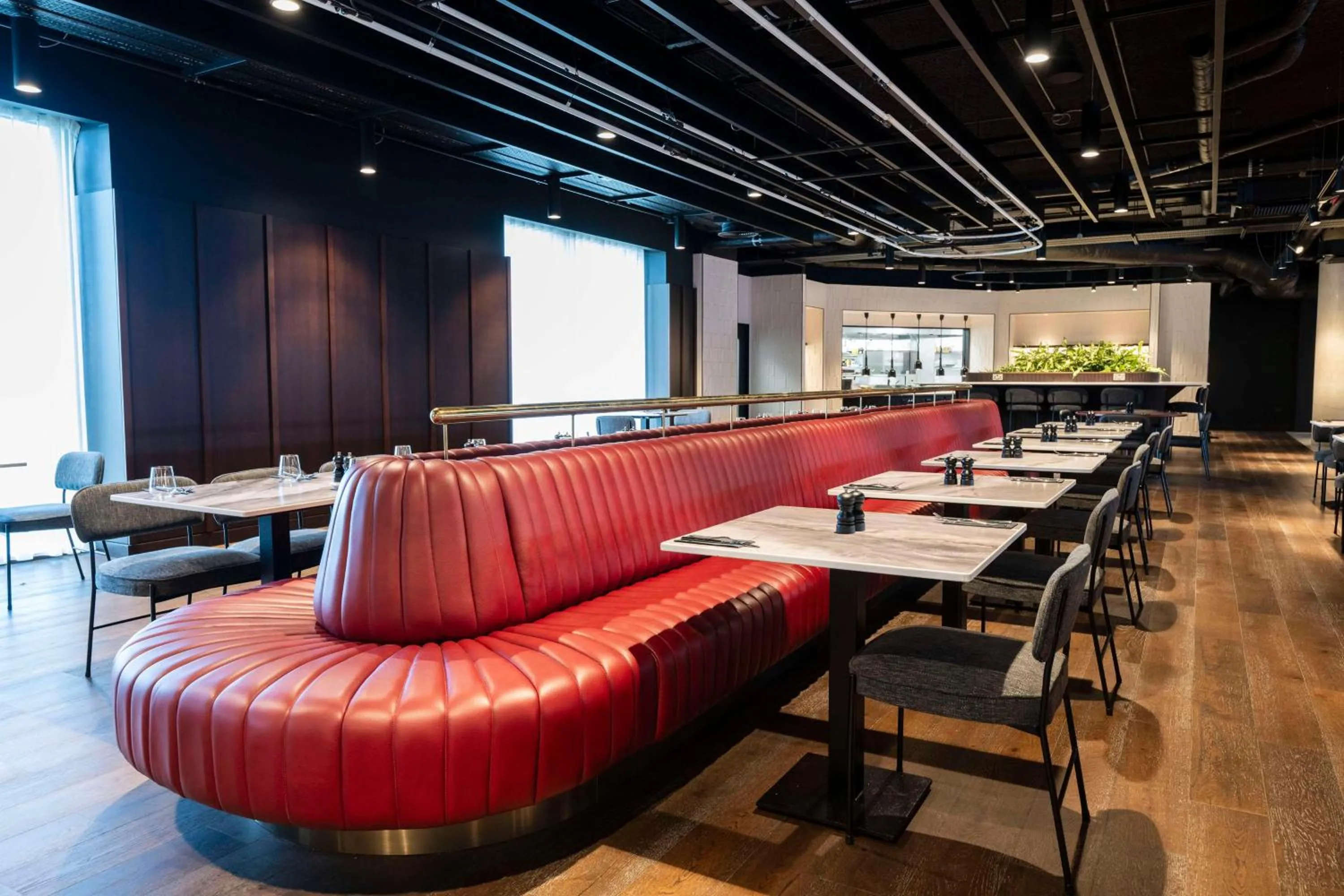 Lounge or bar in Radisson RED Galway