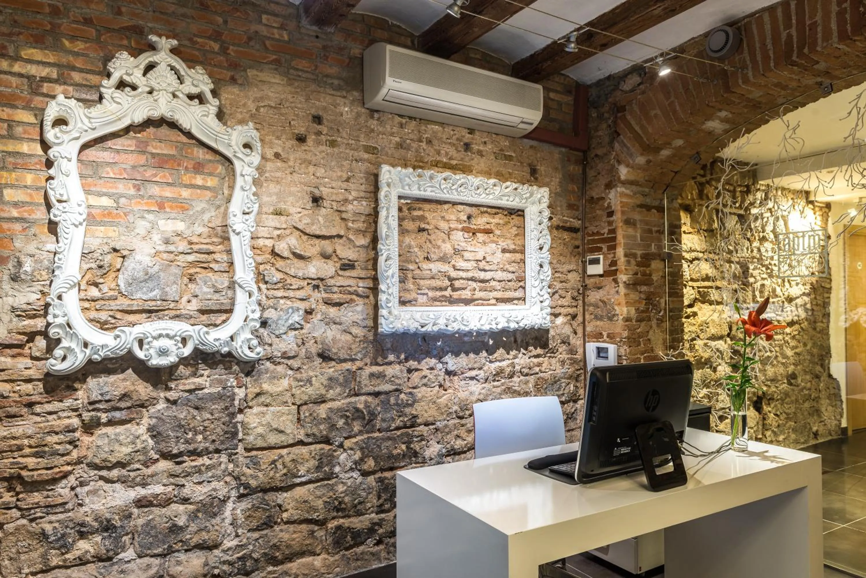 Lobby or reception in Apartaments Ciutat Vella