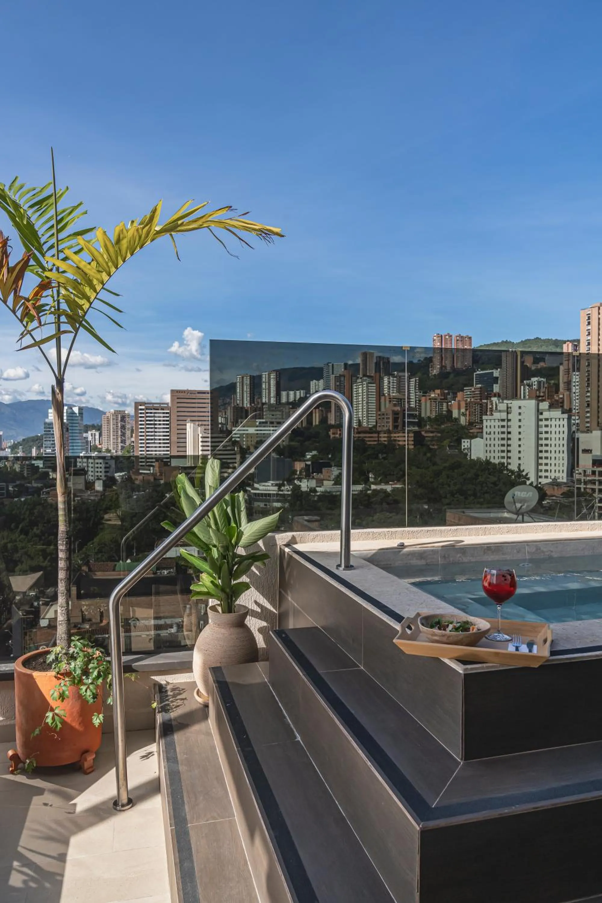 Hot Tub in Golden Valley Hotel