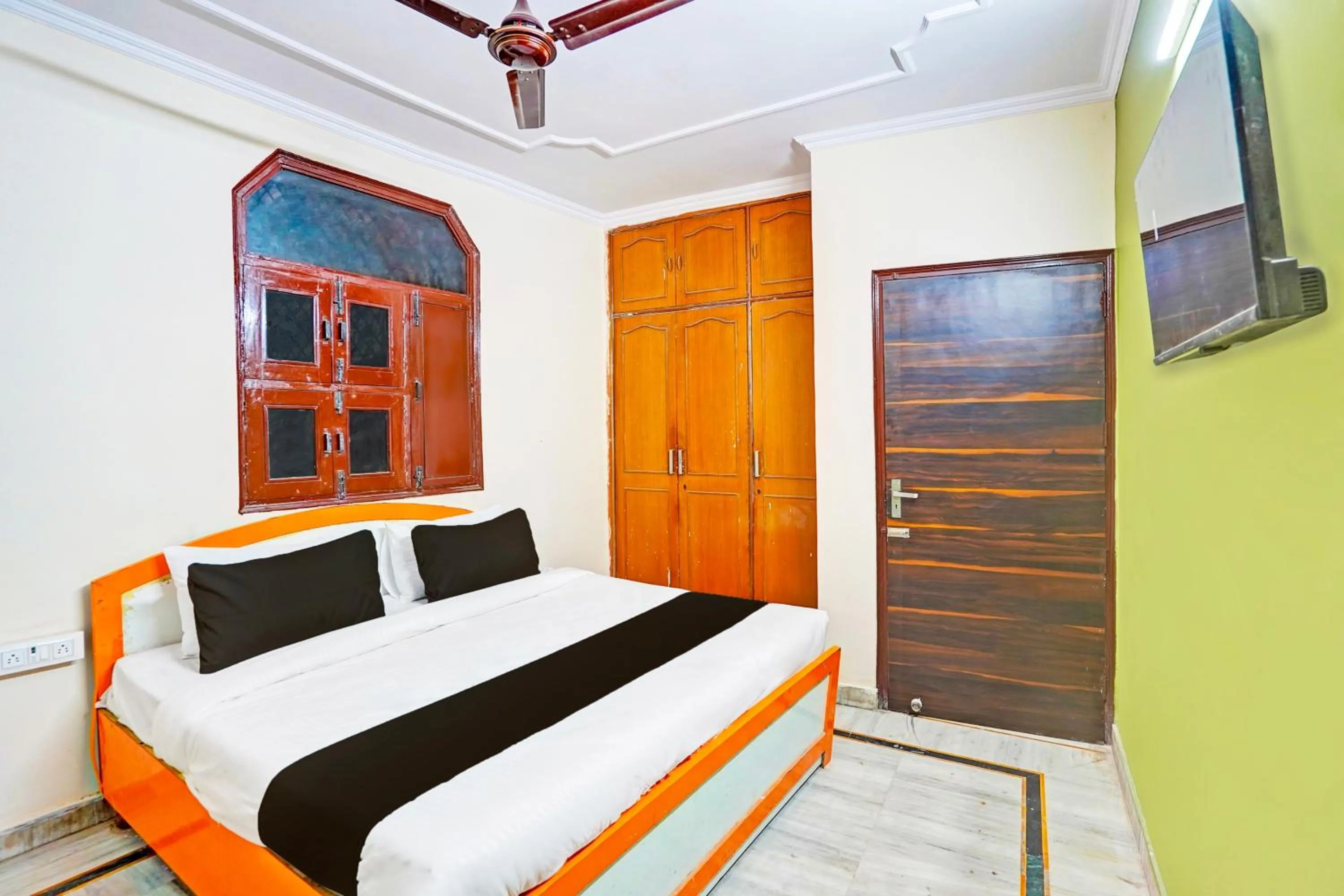 Bedroom, Bed in Super Hotel O JPS Lux