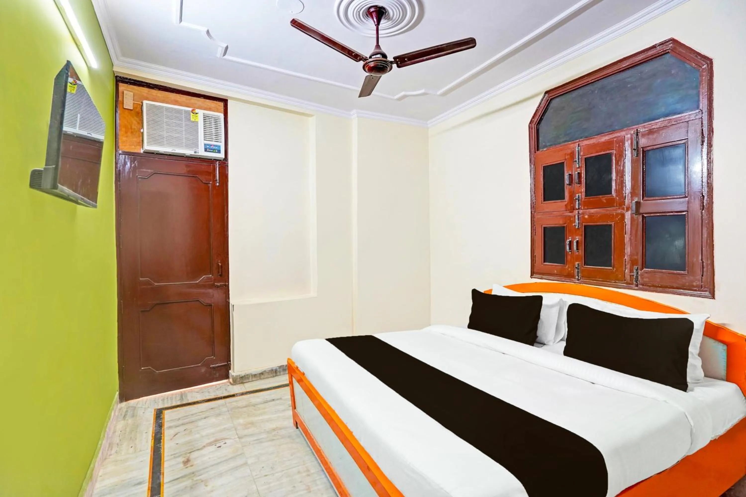 Bedroom, Bed in Super Hotel O JPS Lux