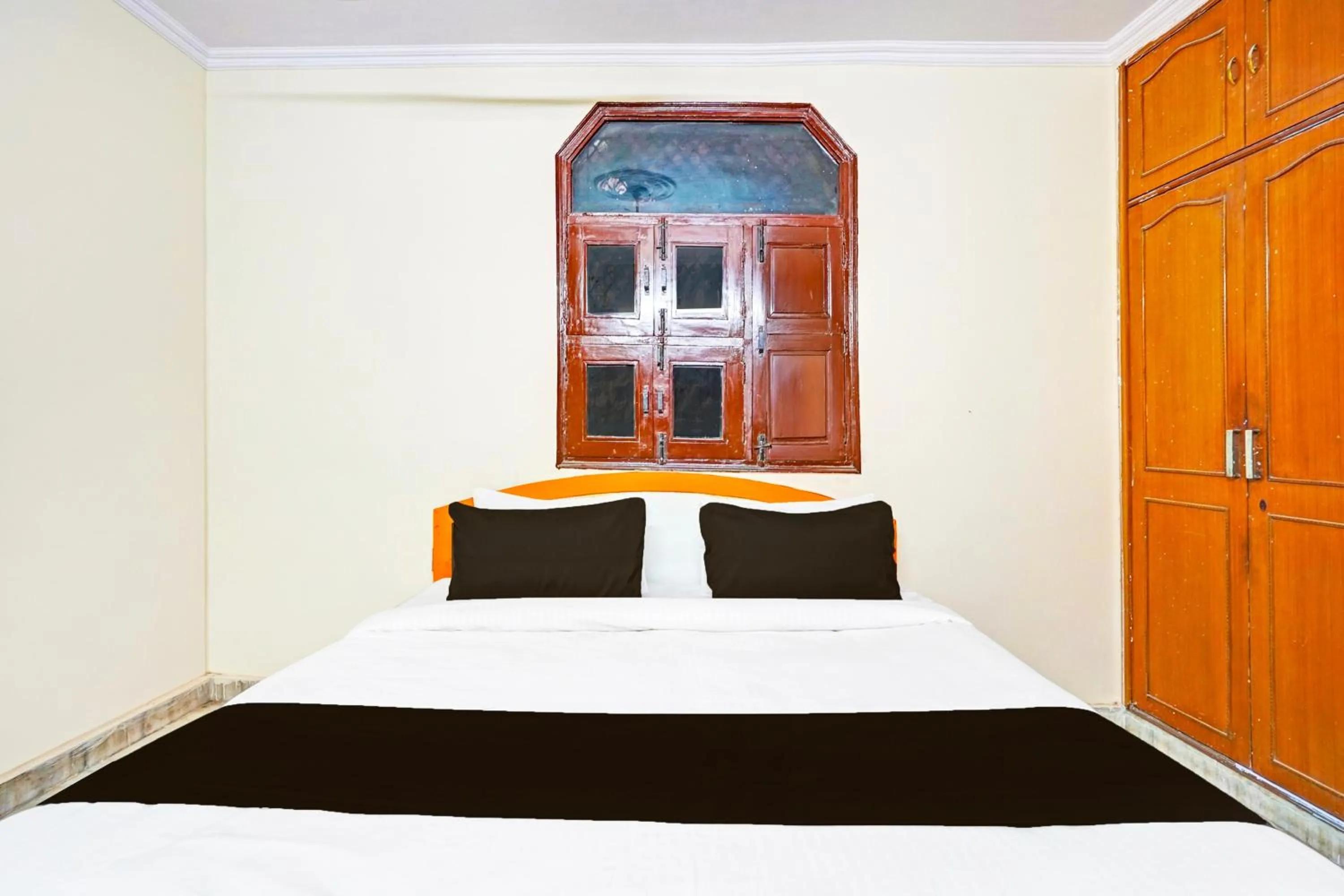 Bedroom, Bed in Super Hotel O JPS Lux