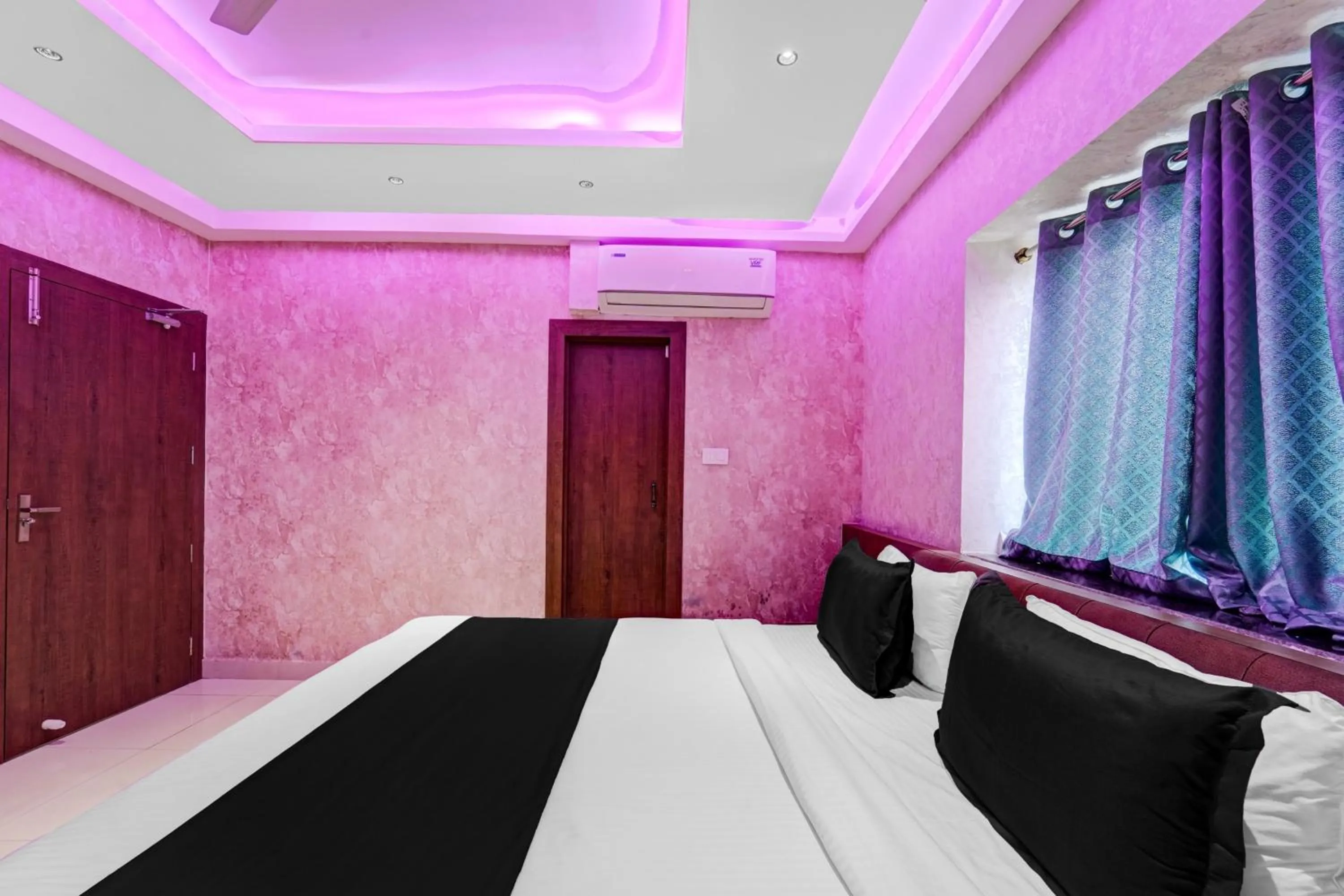 Bedroom, Bed in Super Townhouse La Vista