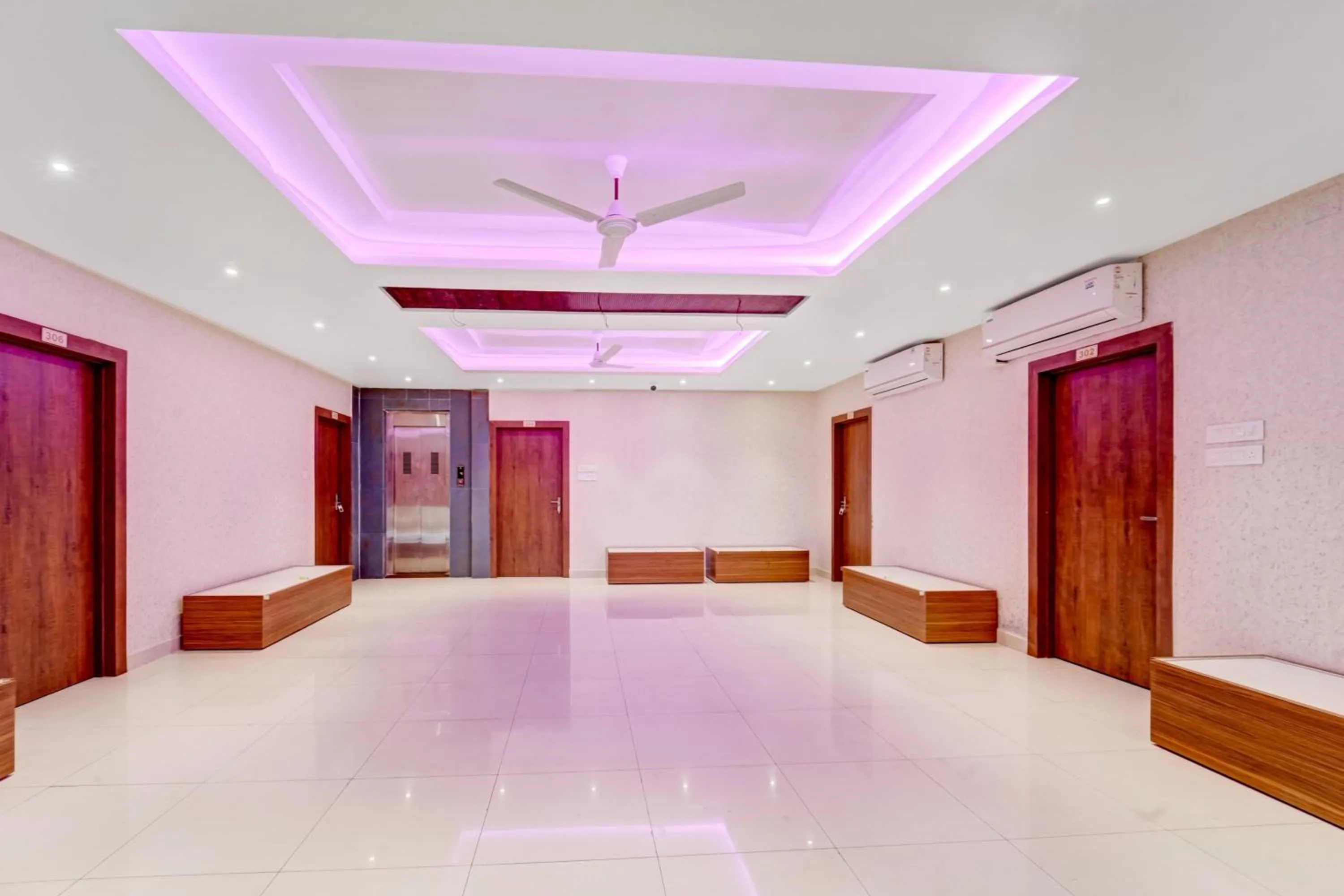 Lobby or reception in Super Townhouse La Vista