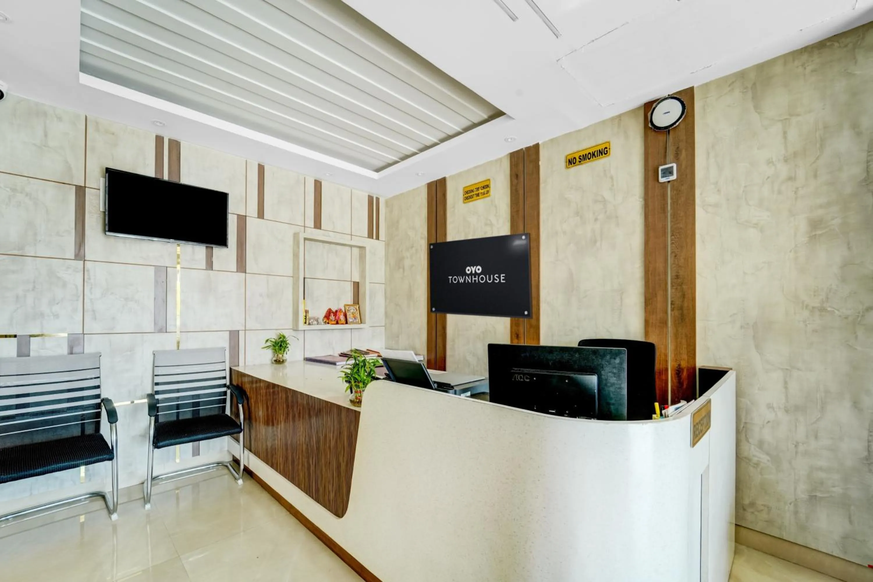 Lobby or reception in Super Townhouse La Vista