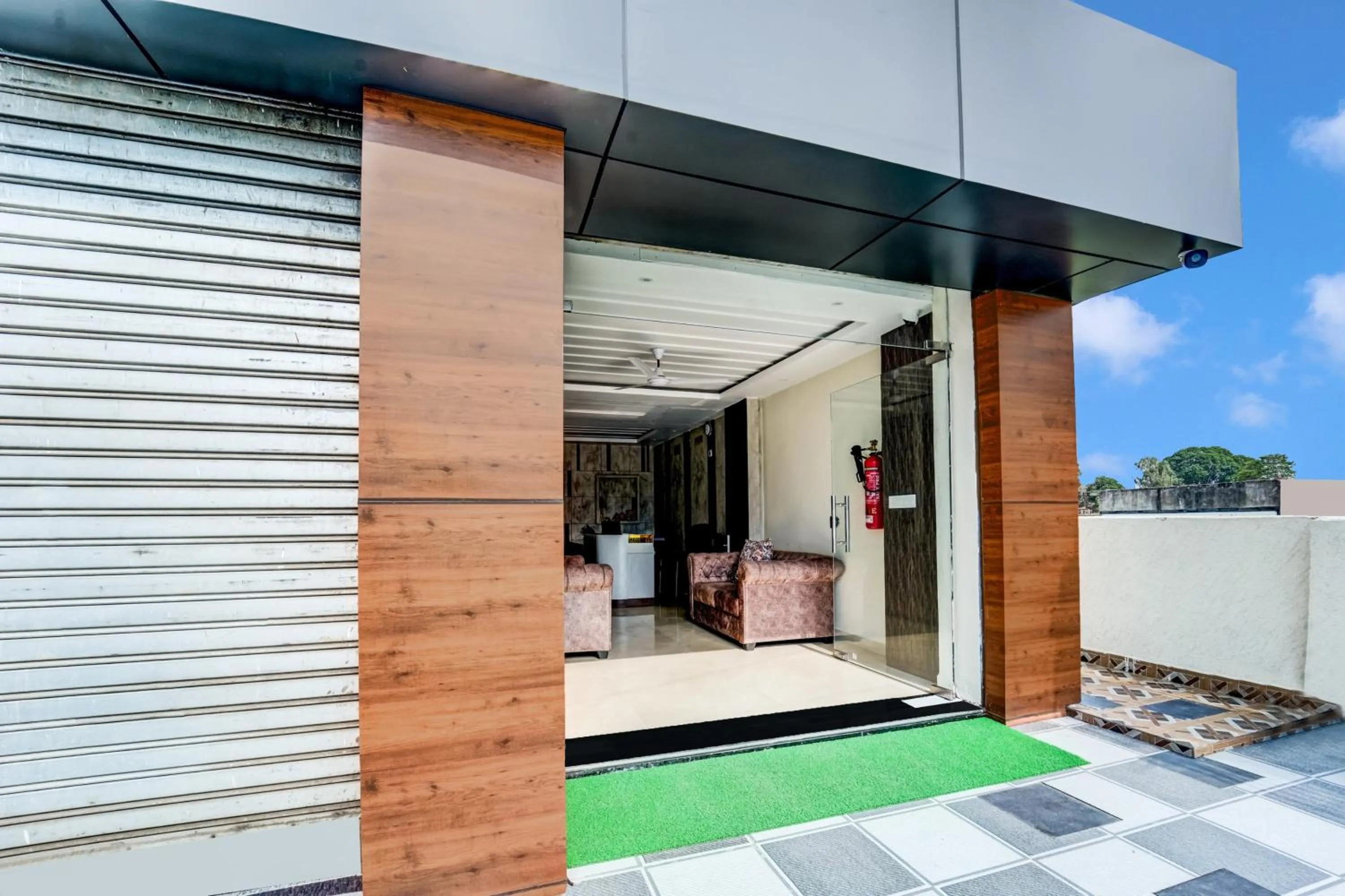 Facade/entrance in Super Townhouse La Vista