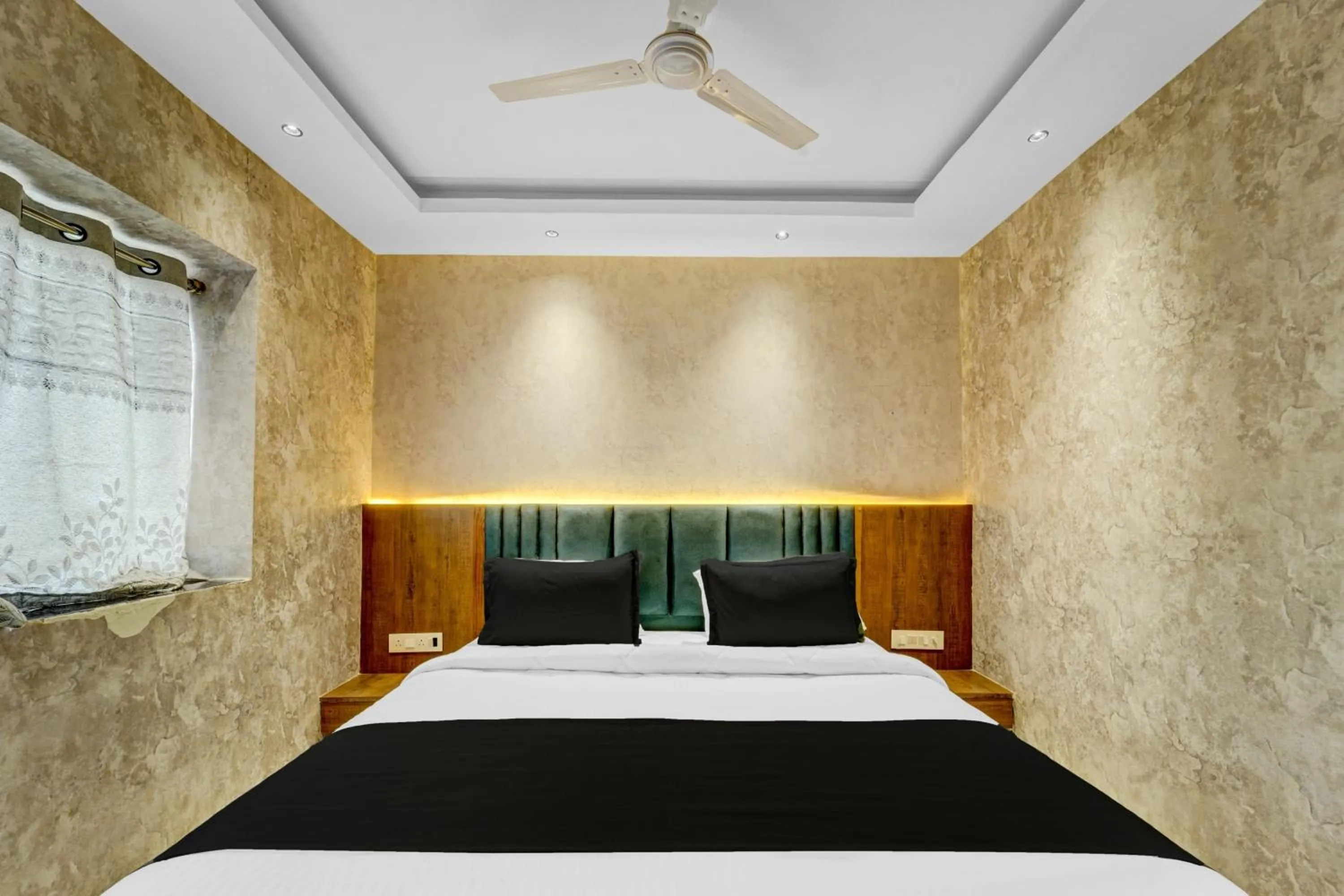 Bedroom, Bed in Super Townhouse La Vista