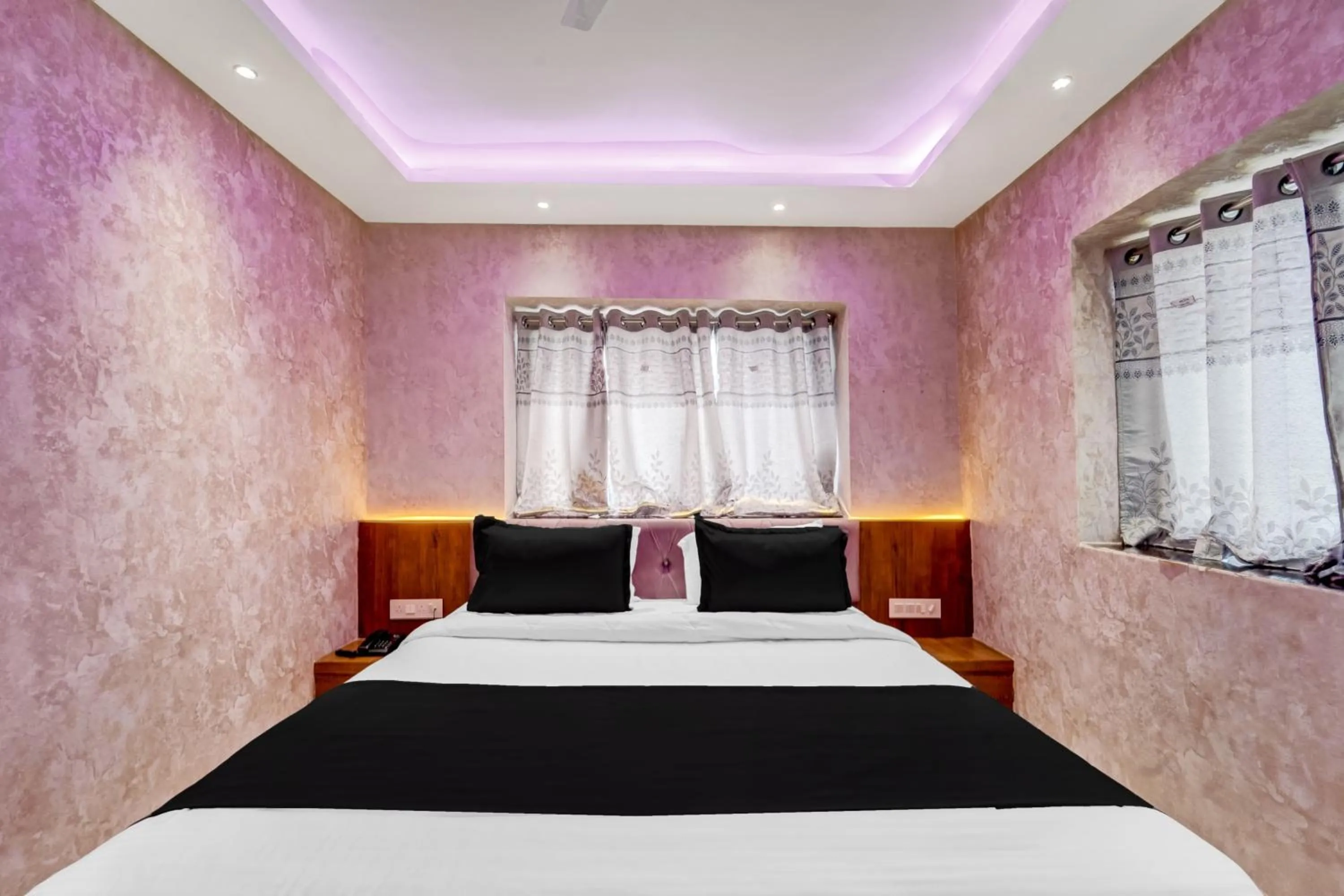 Bedroom, Bed in Super Townhouse La Vista