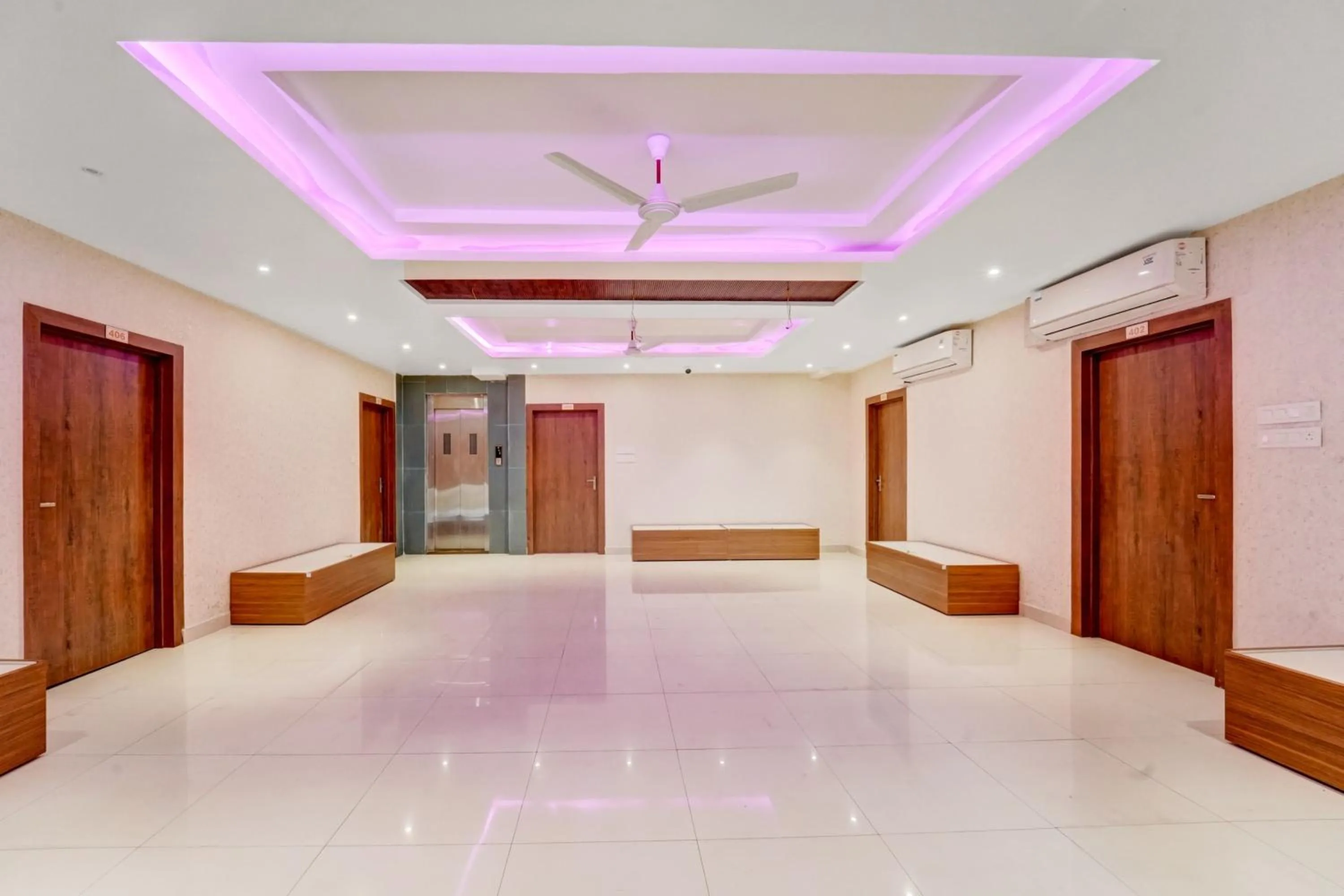 Lobby or reception in Super Townhouse La Vista