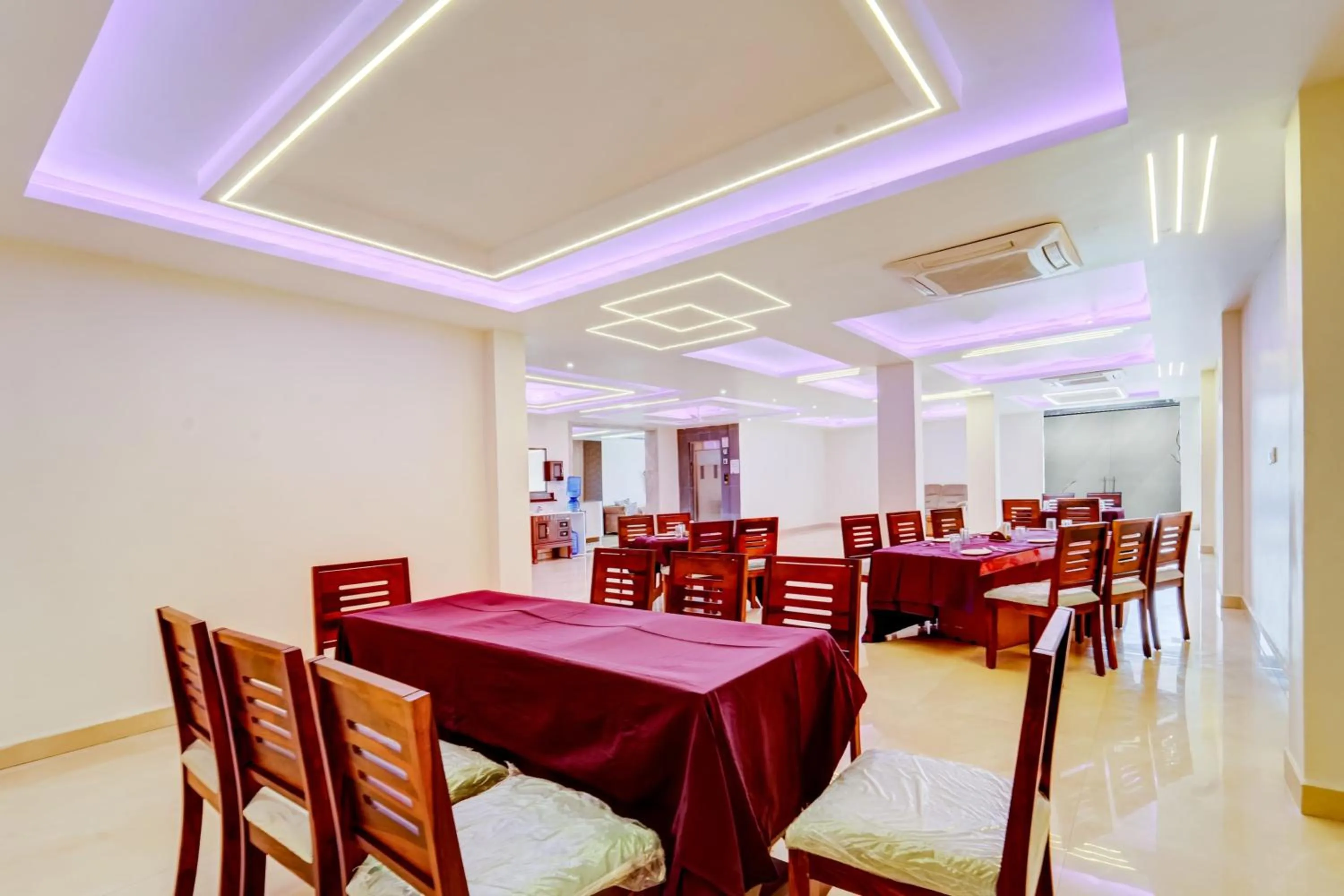 Restaurant/places to eat in Super Townhouse La Vista