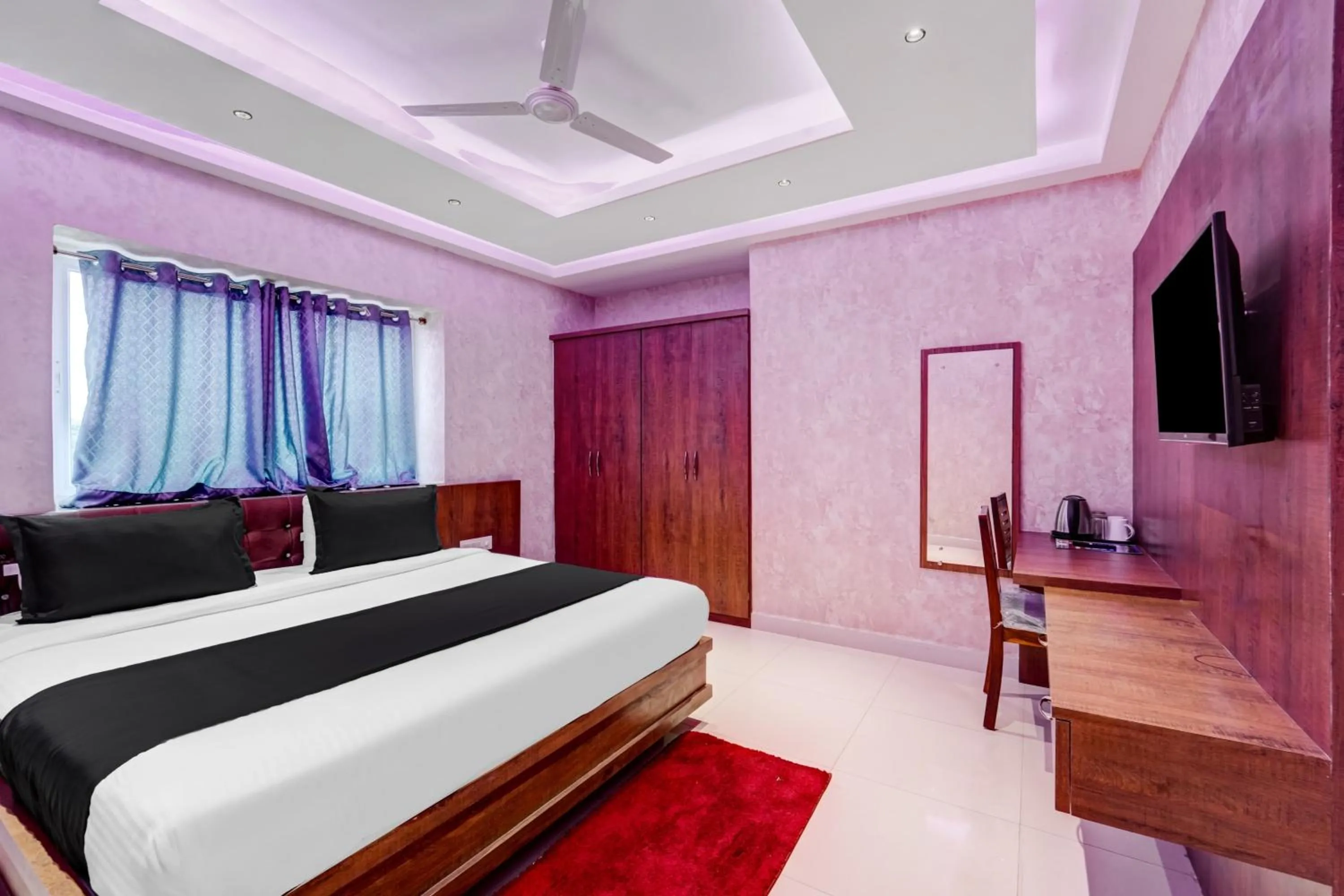 Bedroom, Bed in Super Townhouse La Vista