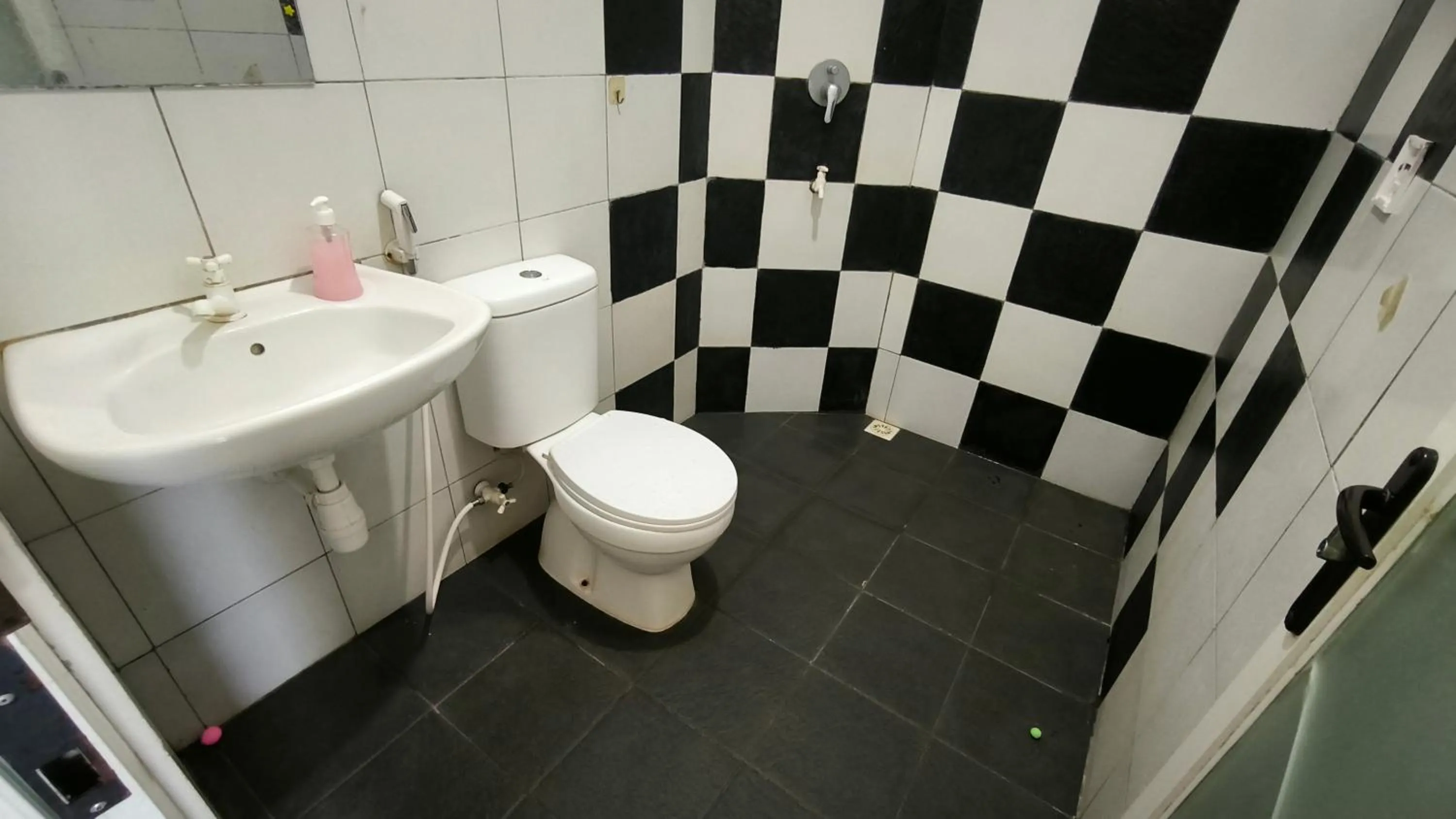 New Bandengan Beach Hotel