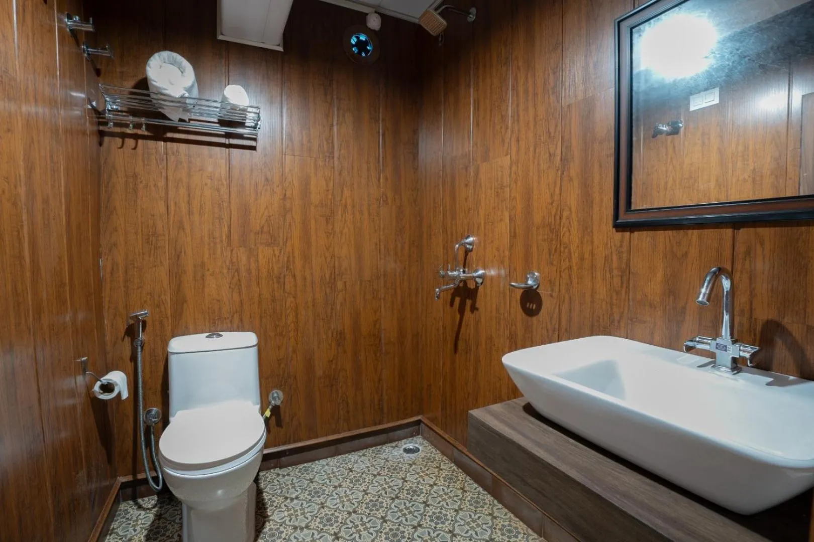 Bathroom in Poshtel, Meghma , Sandakphu