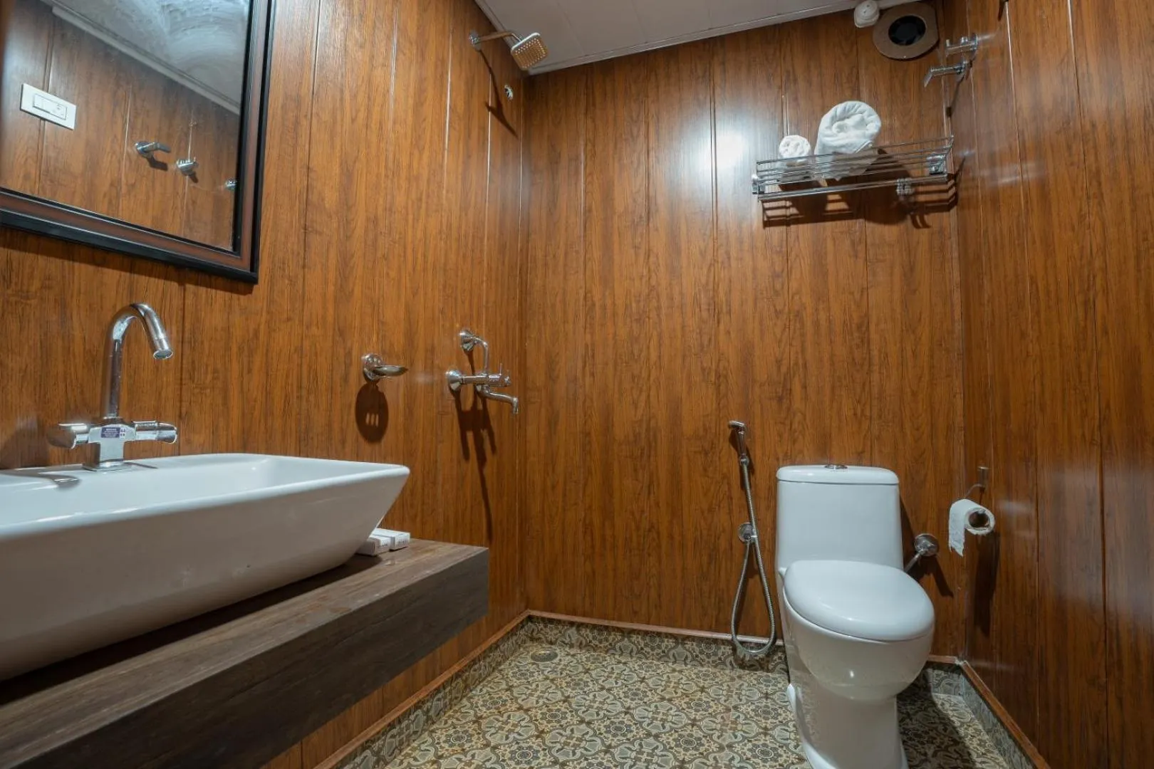 Bathroom in Poshtel, Meghma , Sandakphu