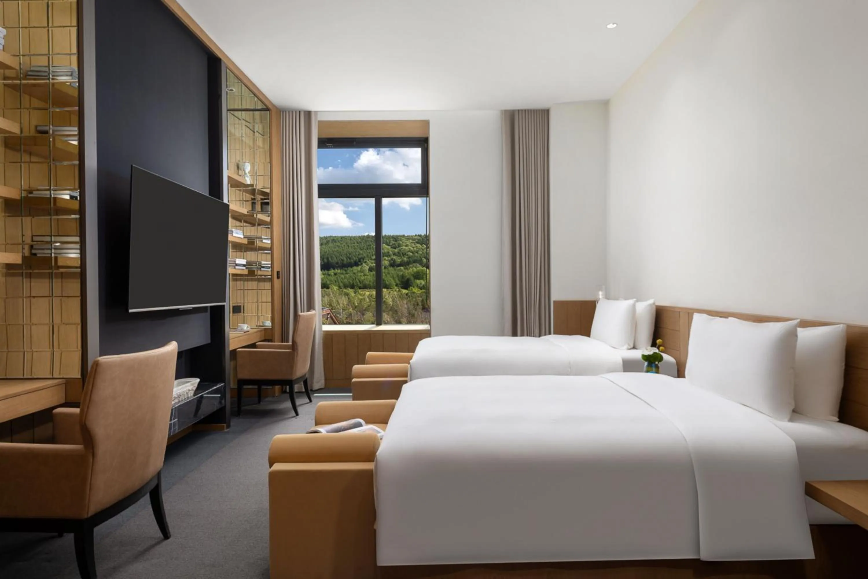 Photo of the whole room, Bed in InterContinental Chongli, an IHG Hotel