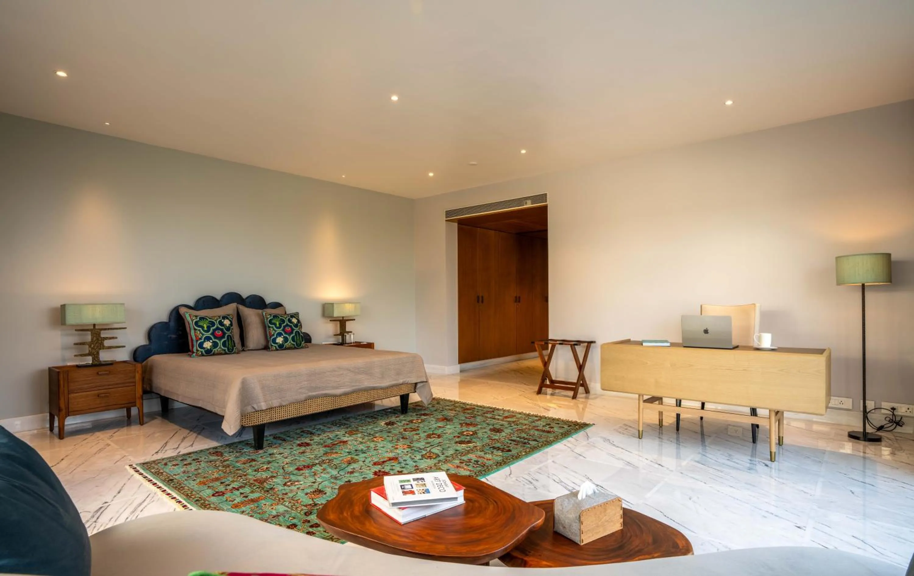 Bed in Amorzito by Solitaire Stays