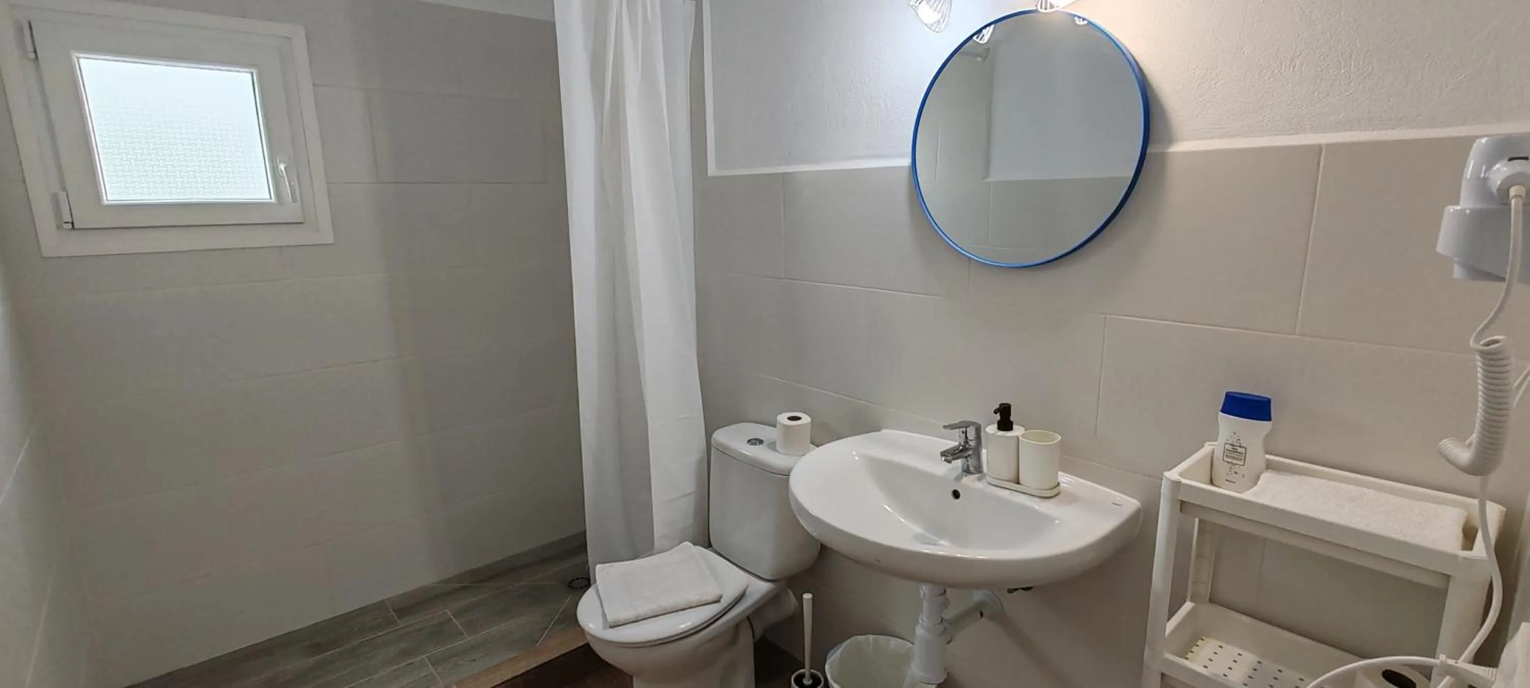 Shower in Hostal Oasis Dor