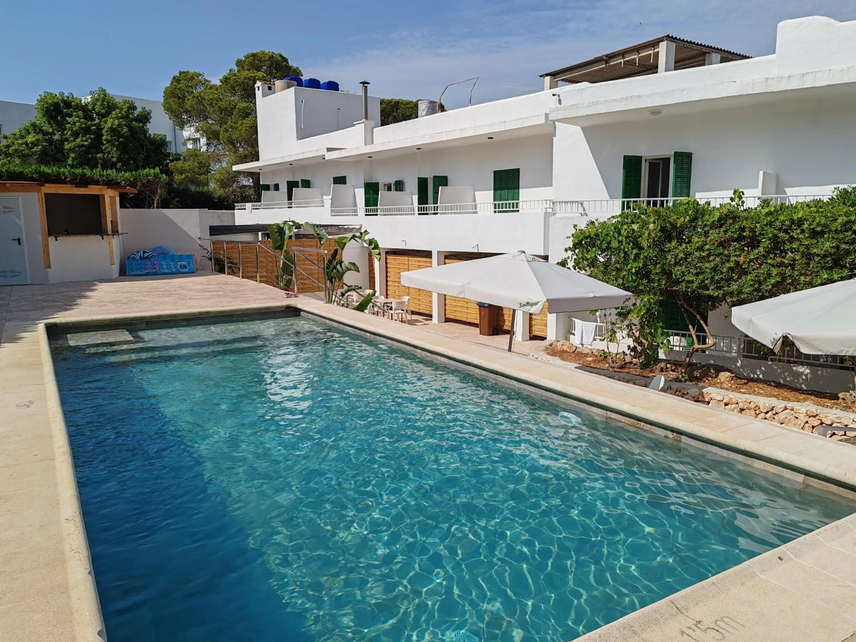 Swimming pool in Hostal Oasis Dor