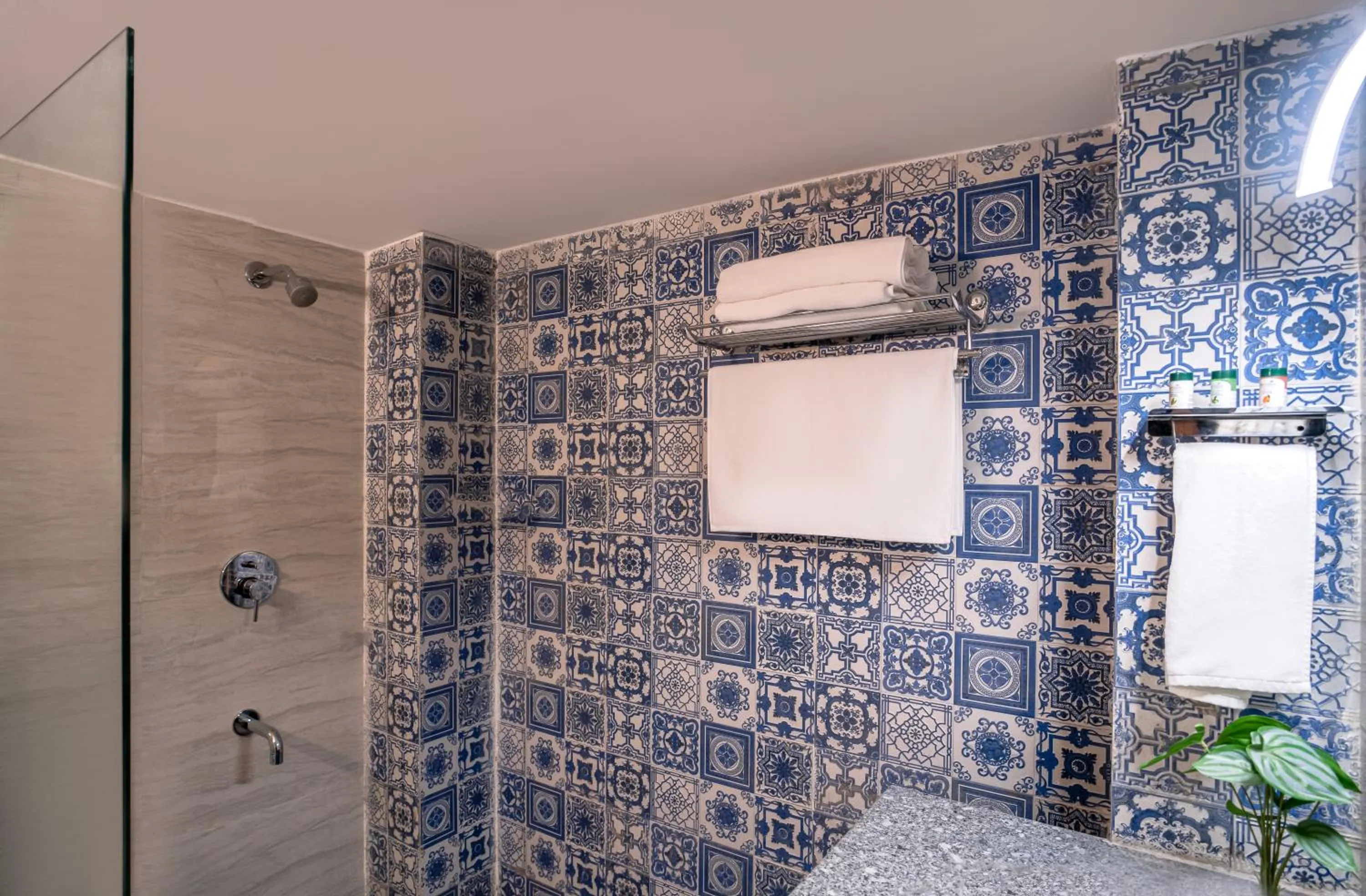 Shower in The Neeraj Ganga Cottages