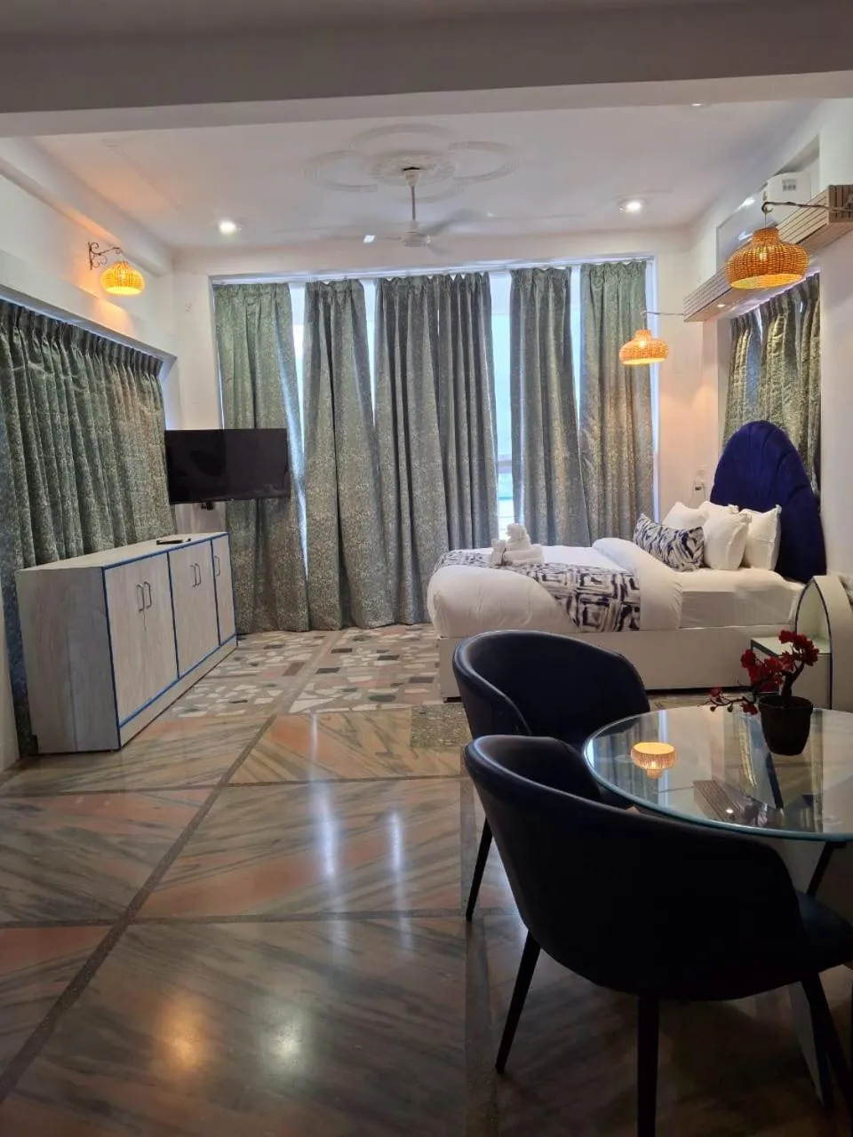 Bed in The Neeraj Ganga Cottages