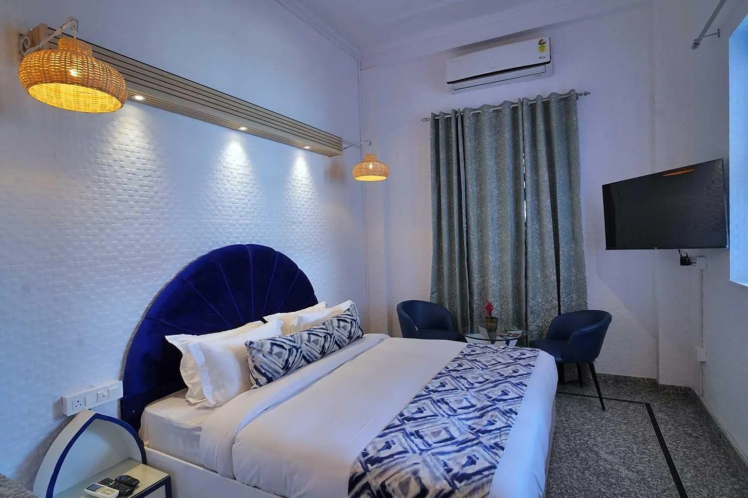 Bed in The Neeraj Ganga Cottages