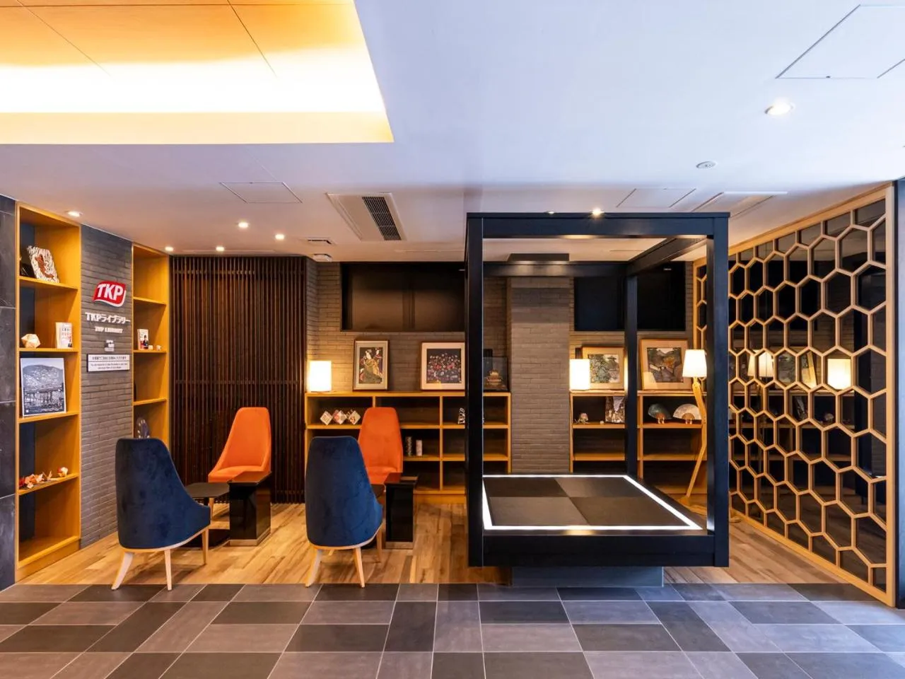 Lobby or reception in APA Hotel Kyoto Gojo Omiya