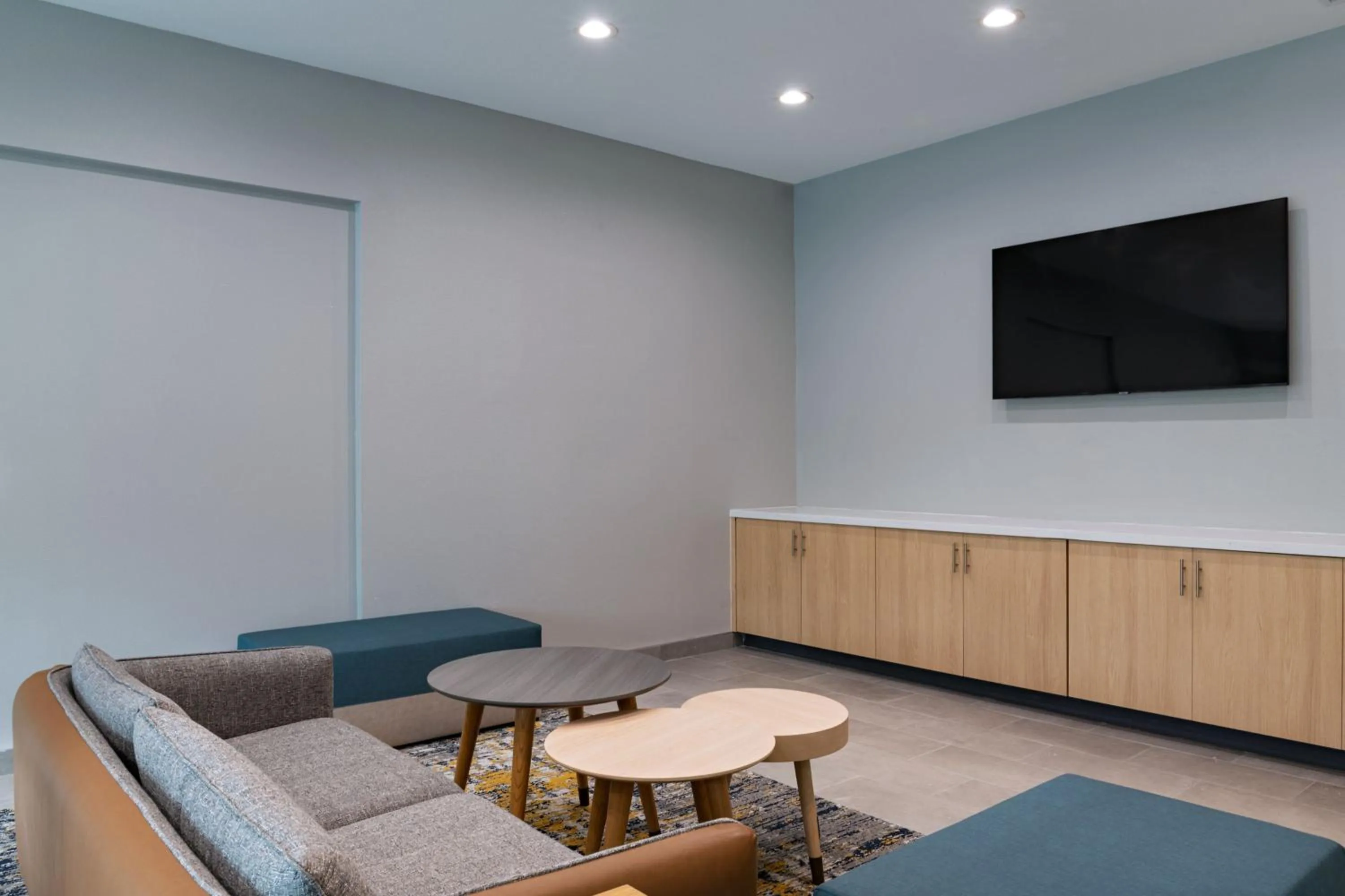 Lounge or bar in TownePlace Suites by Marriott Stafford Sugar Land