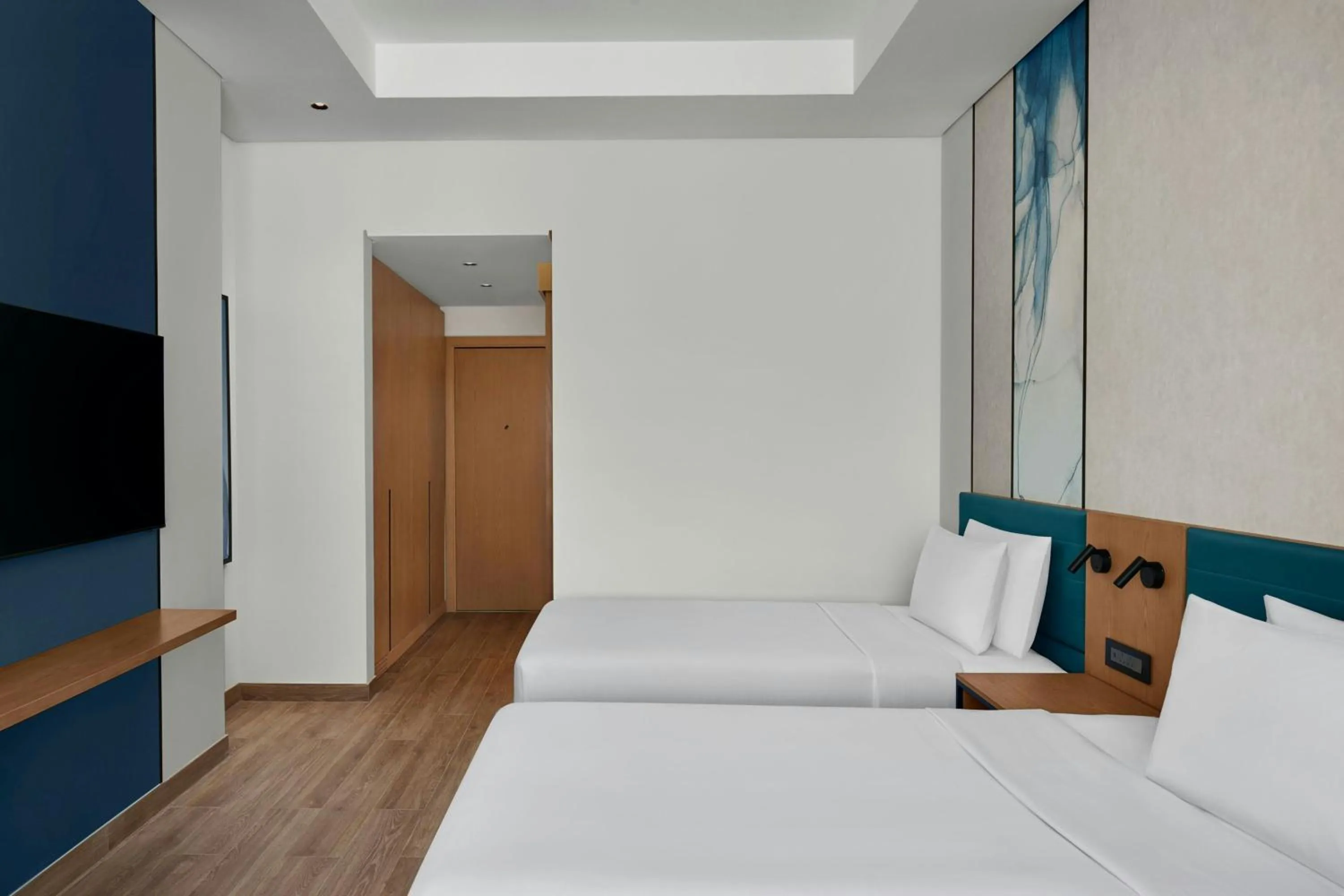 Photo of the whole room, Bed in Courtyard by Marriott Makkah