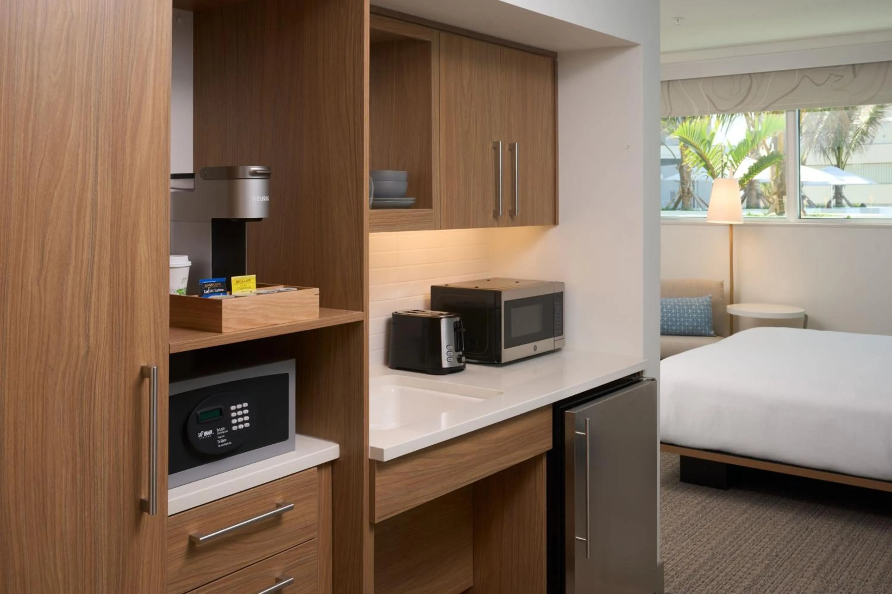 Swimming pool, Bed in Element Melbourne Oceanfront