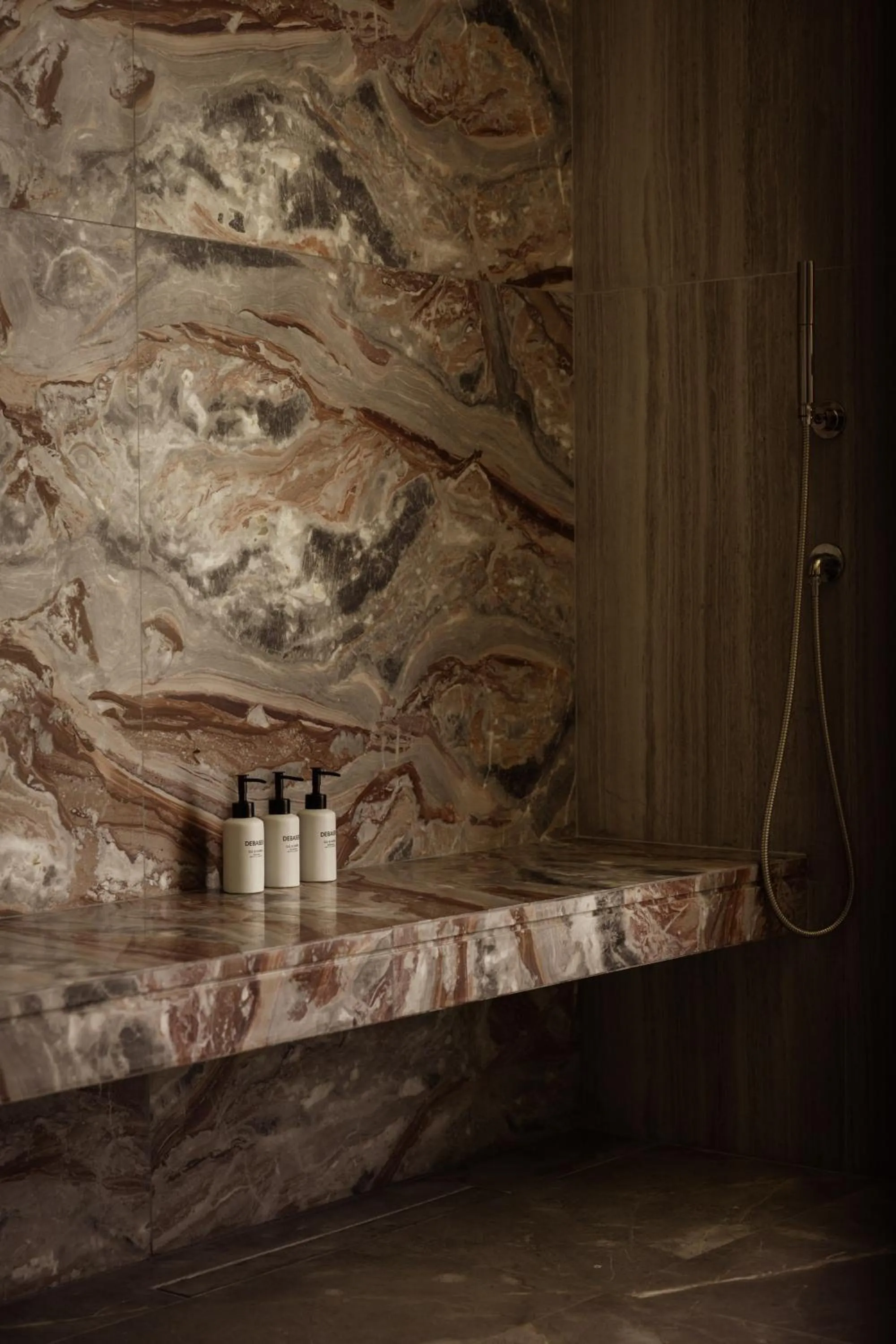 Shower in Rosewood Doha