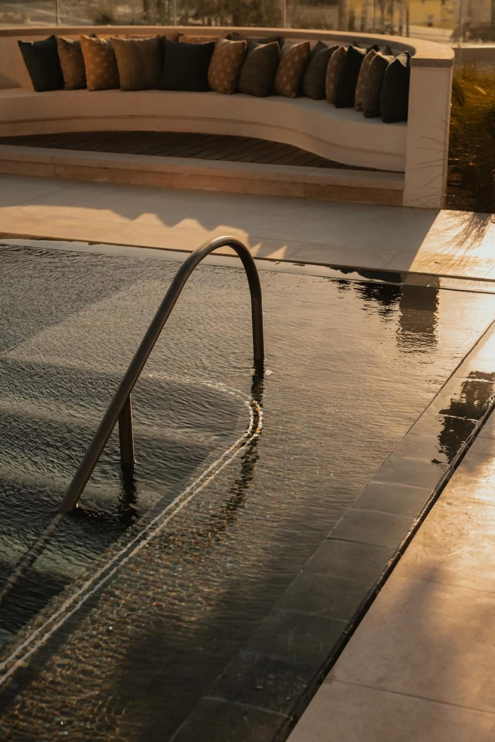 Swimming pool in Rosewood Doha