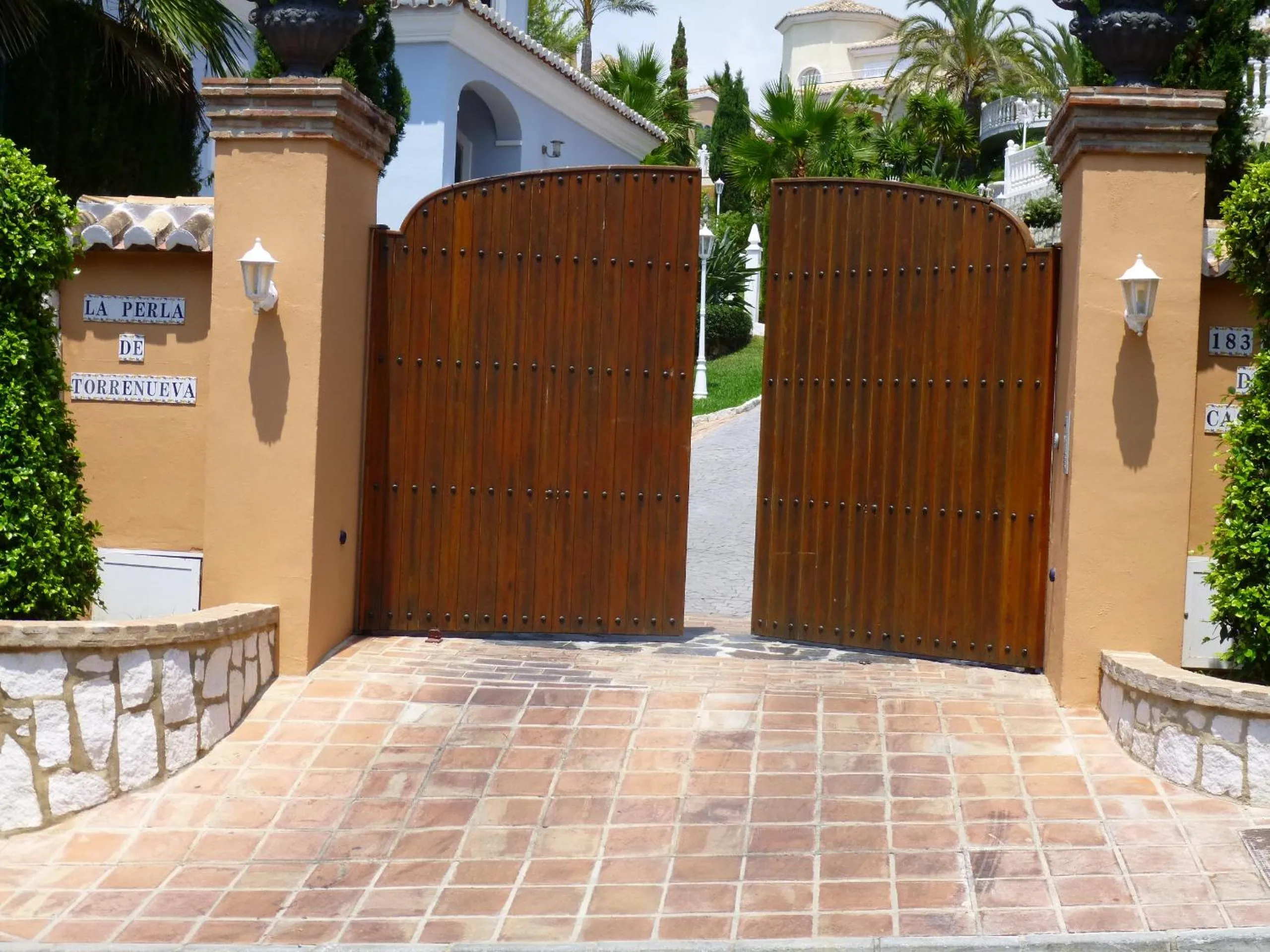 Facade/entrance in La Perla de Torrenueva