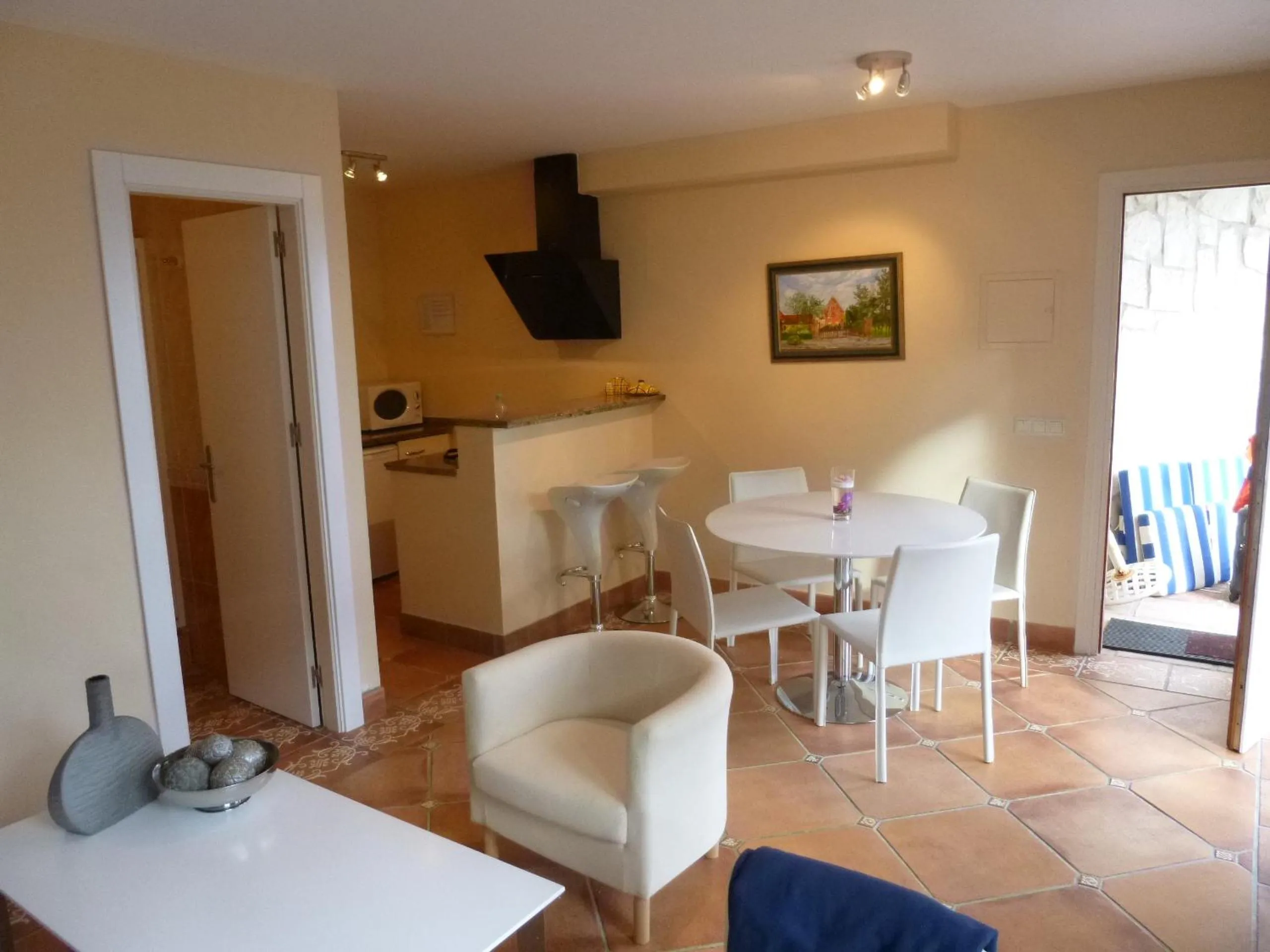 Photo of the whole room in La Perla de Torrenueva